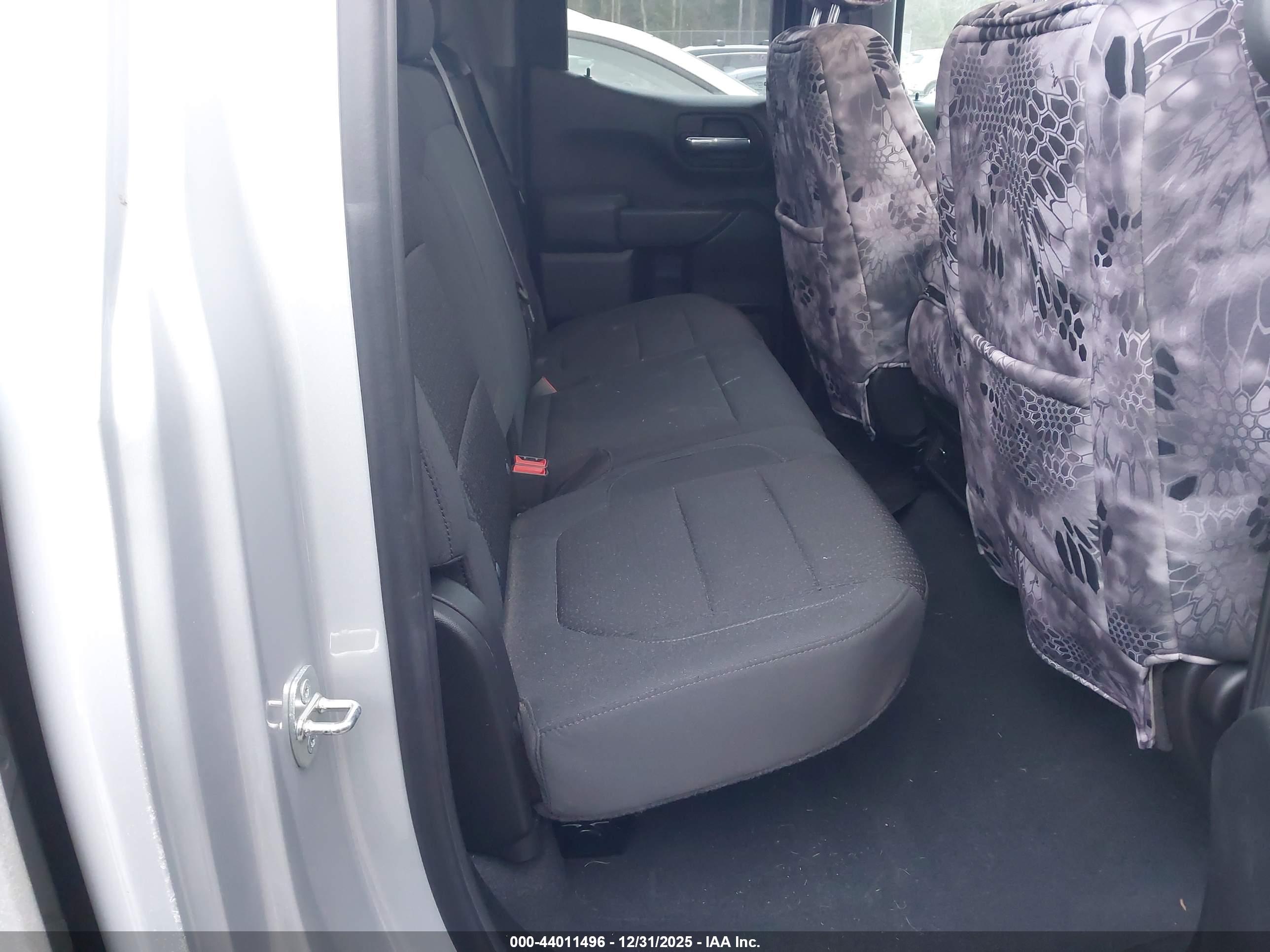 CHEVROLET SILVERADO image 8