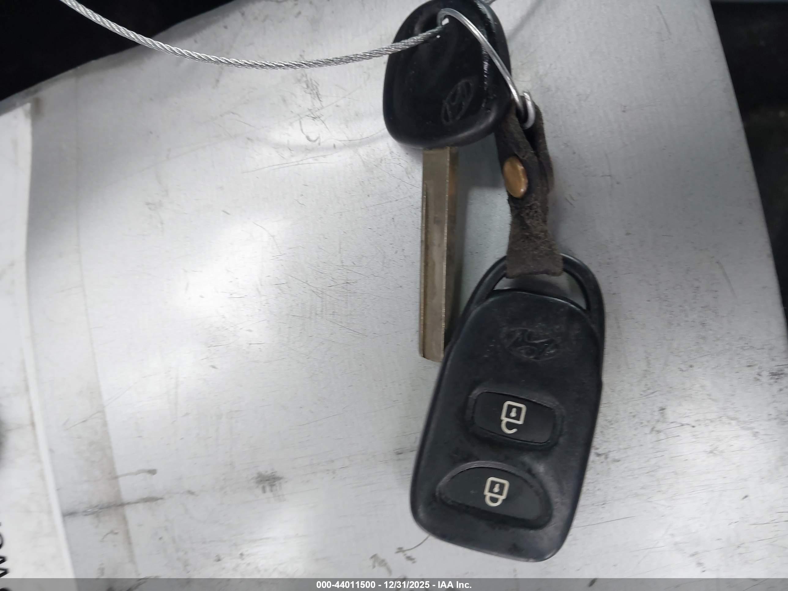 HYUNDAI ACCENT image 11
