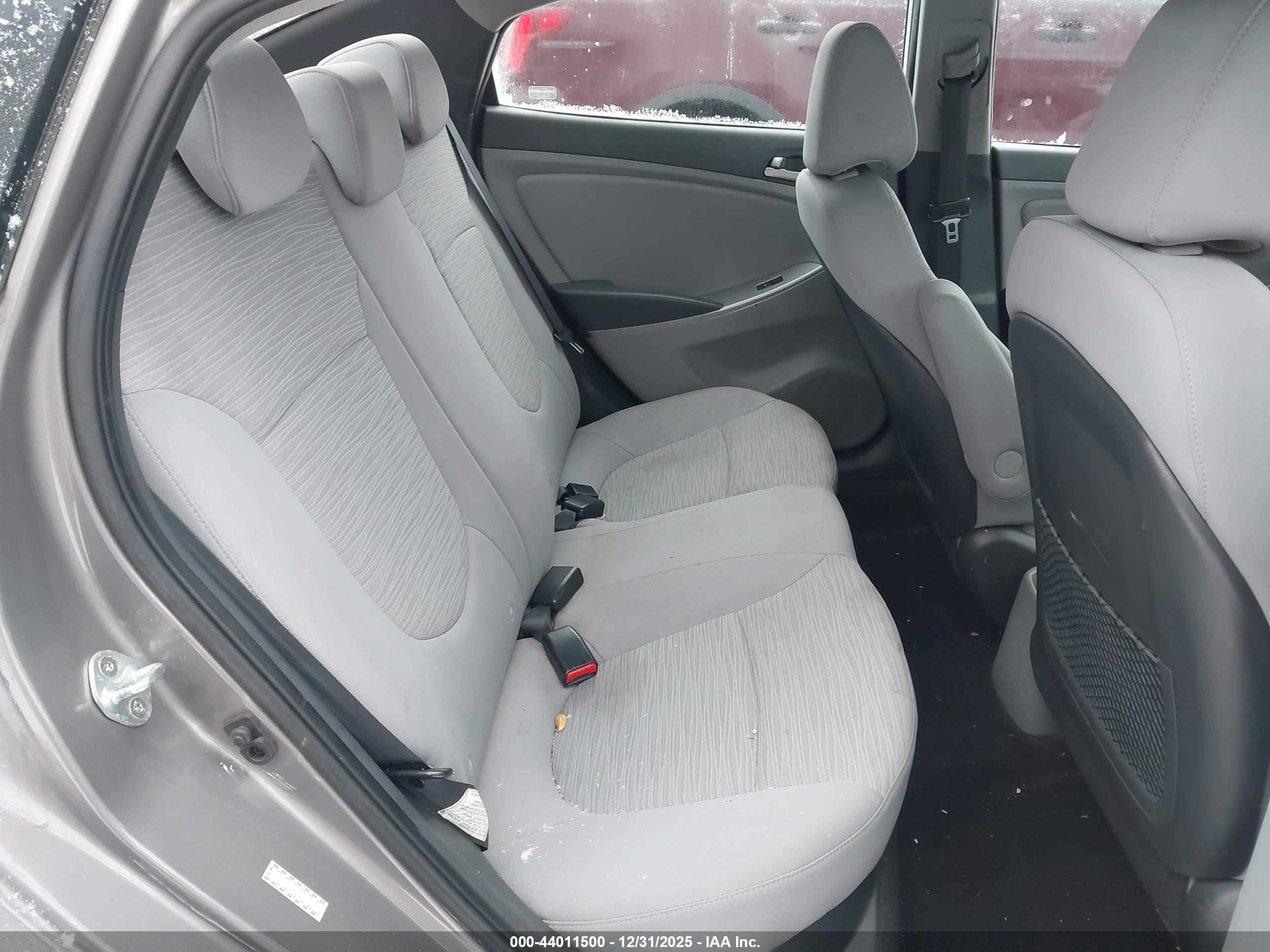 HYUNDAI ACCENT image 8