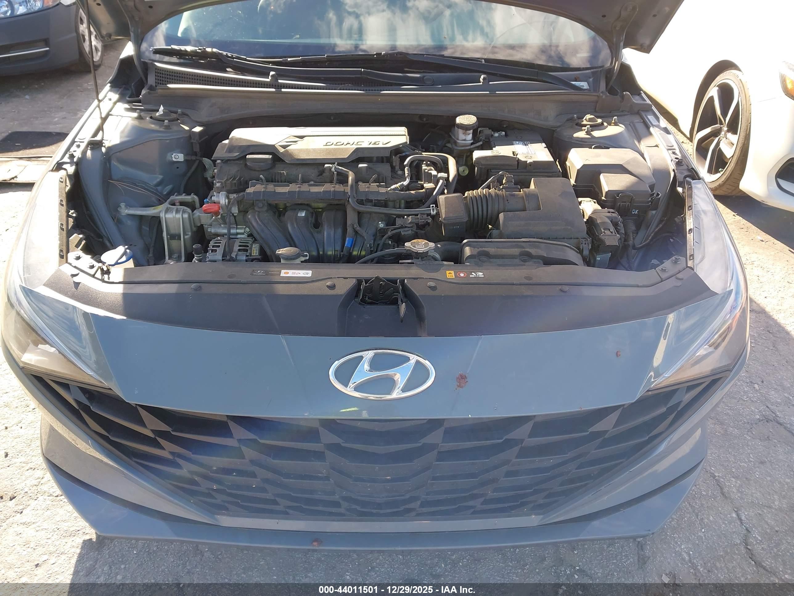 HYUNDAI ELANTRA image 10
