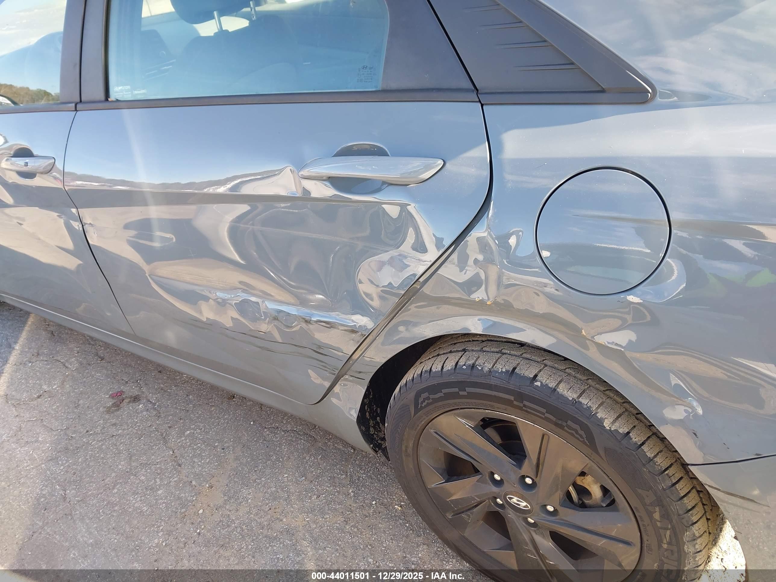 HYUNDAI ELANTRA image 6