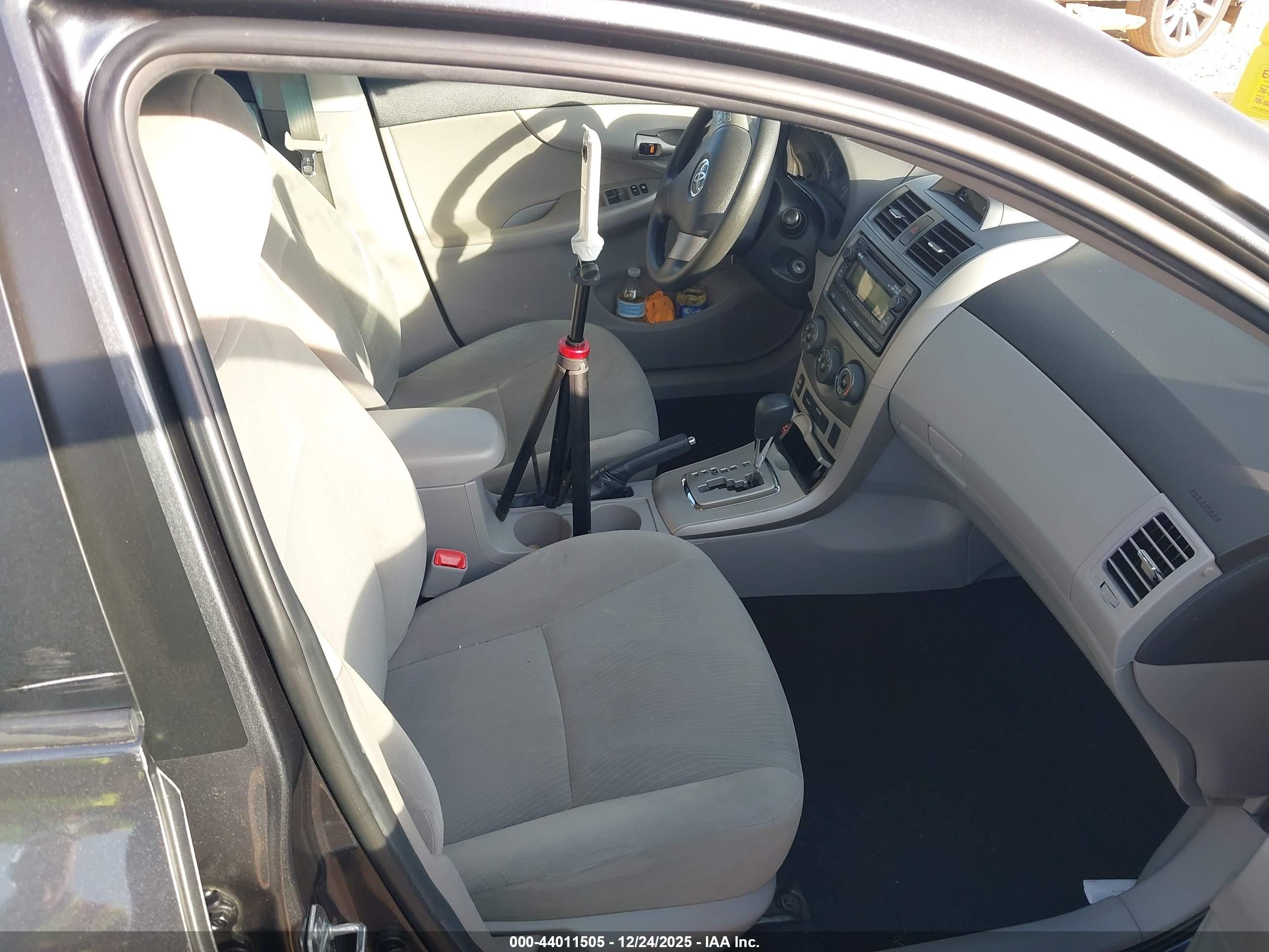 TOYOTA COROLLA image 5