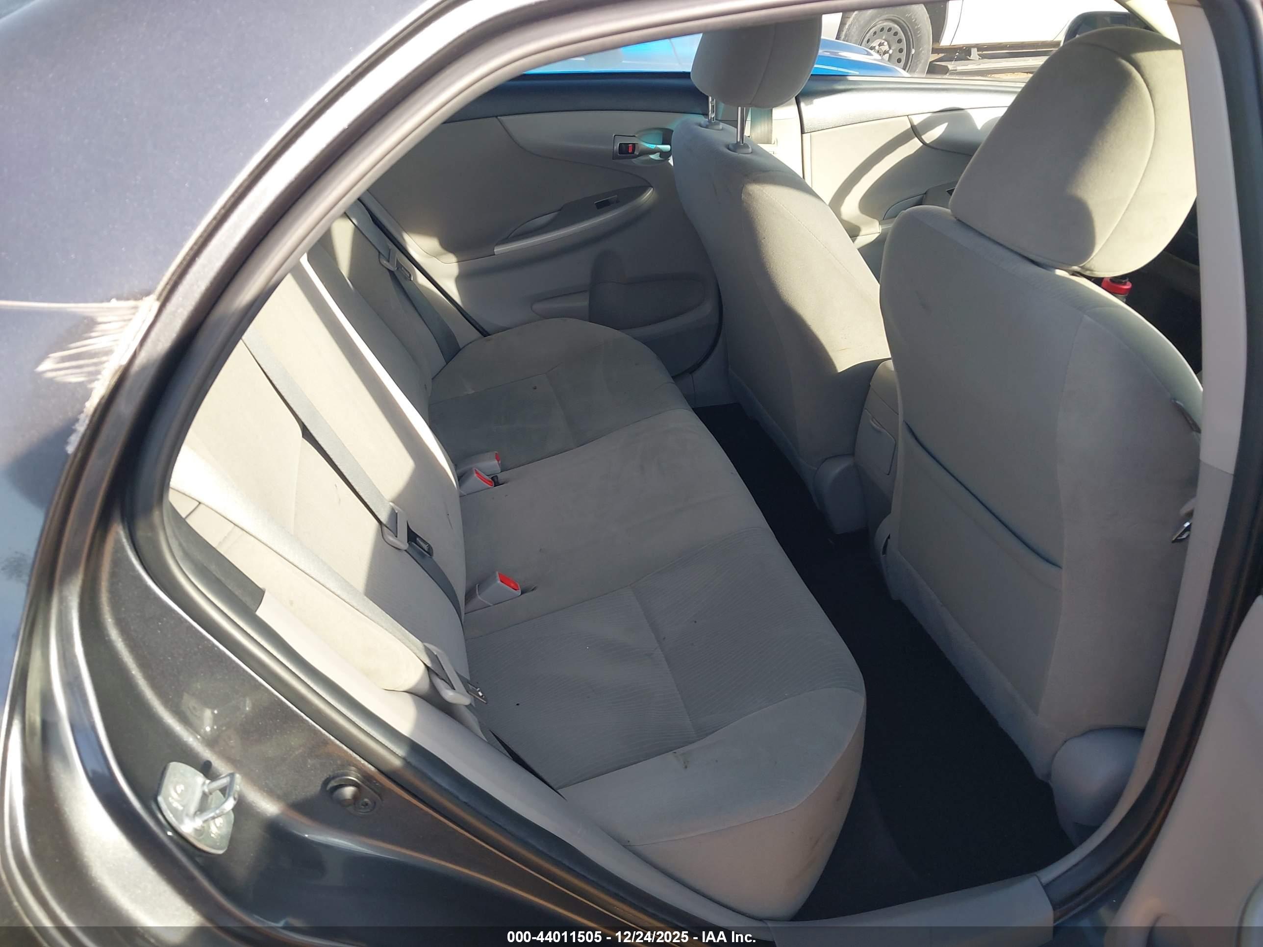 TOYOTA COROLLA image 8