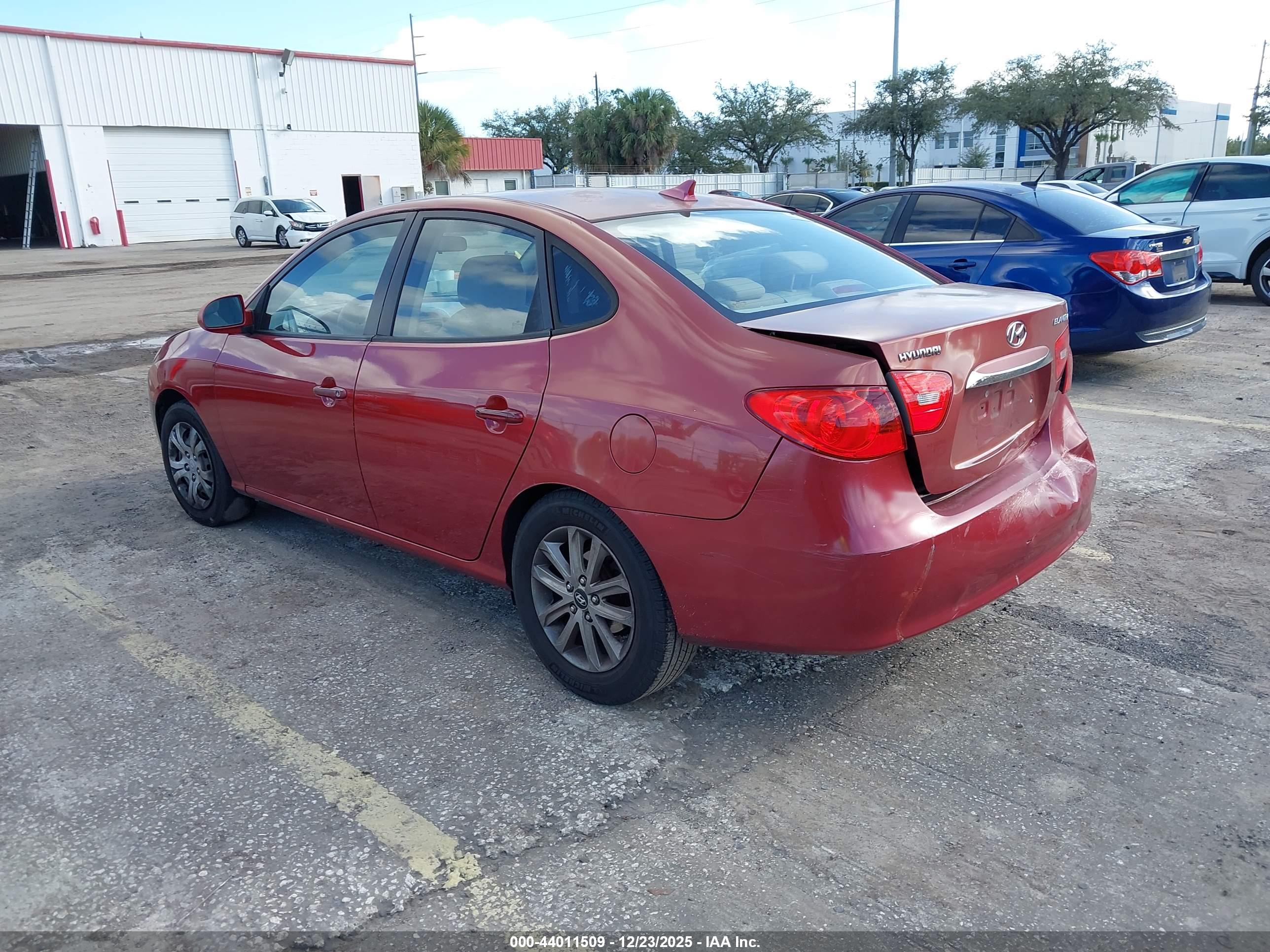 HYUNDAI ELANTRA image 3
