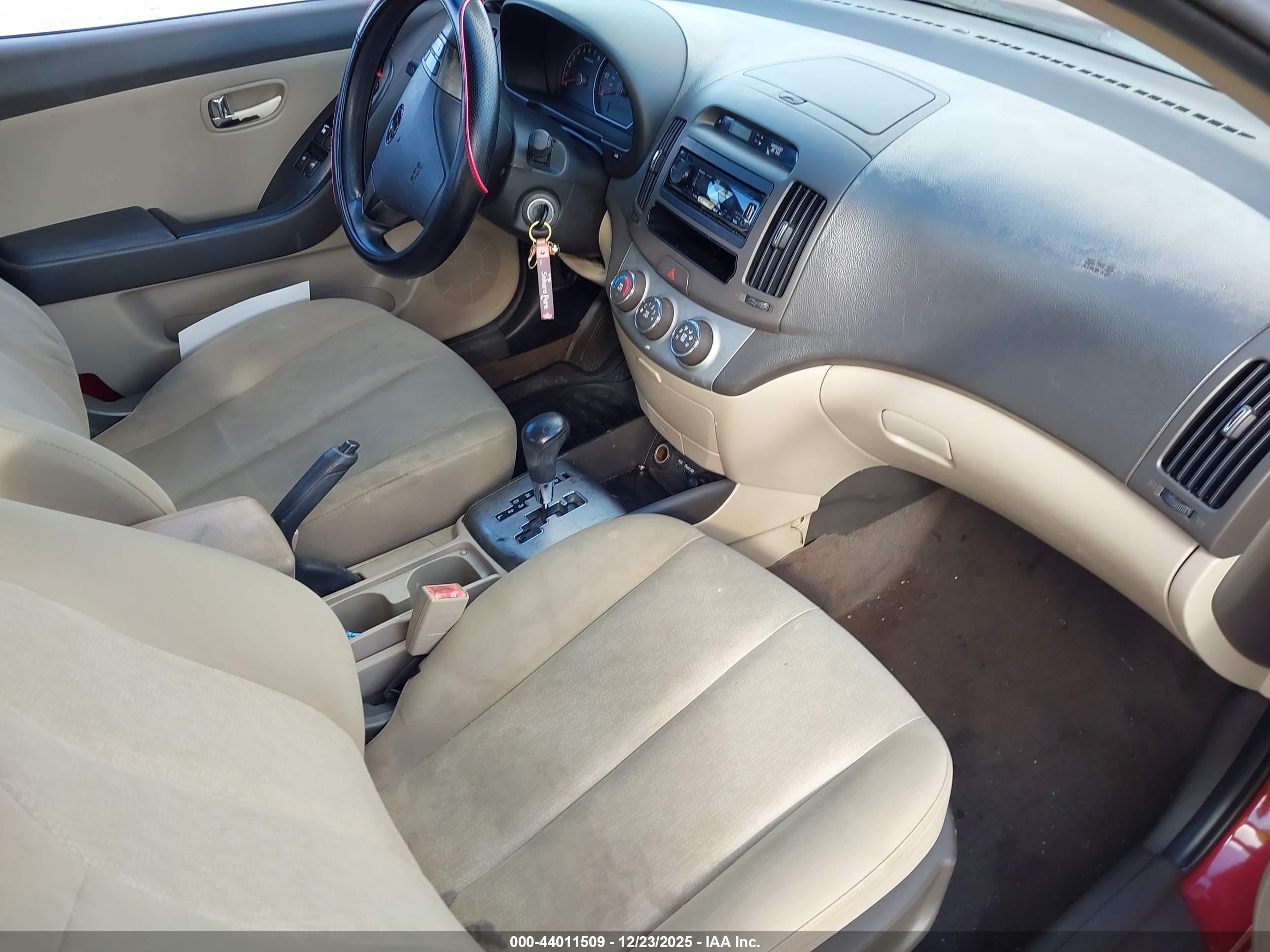 HYUNDAI ELANTRA image 5