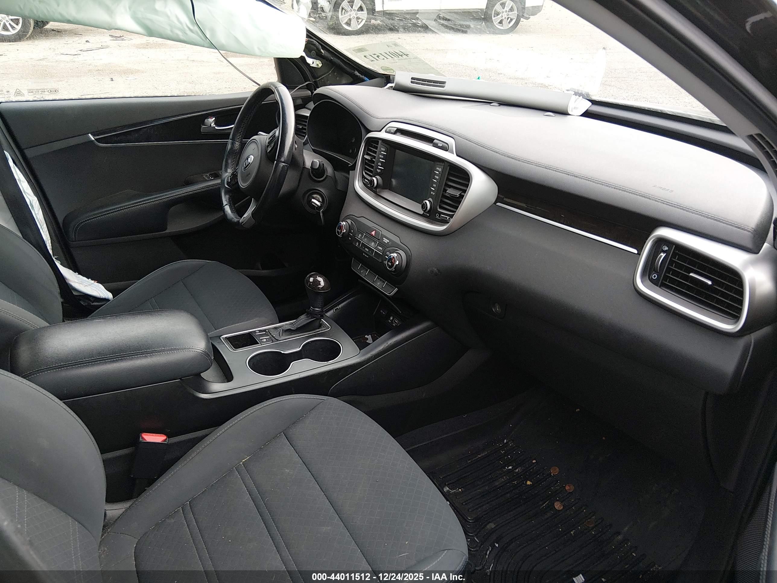 KIA SORENTO image 5