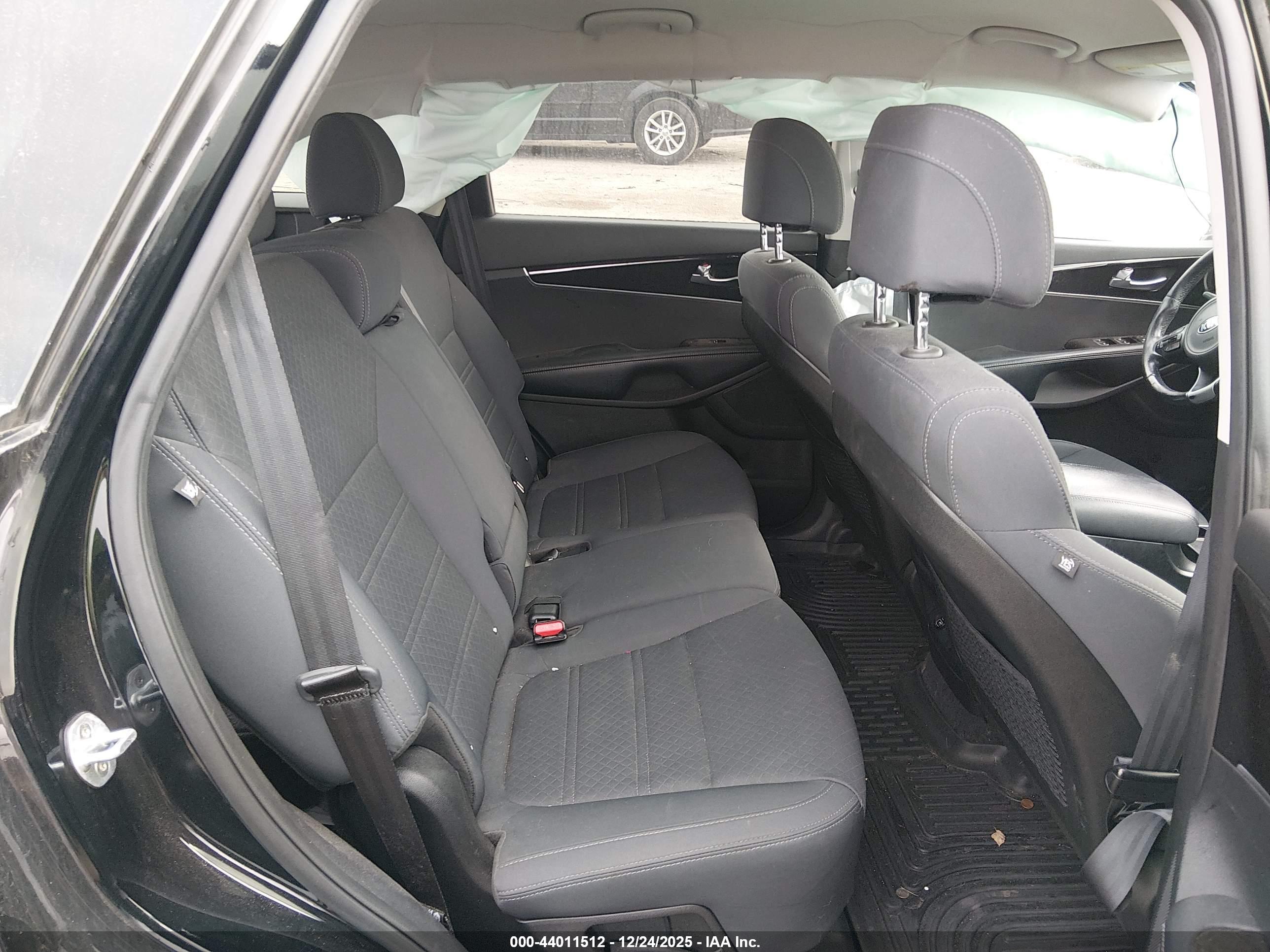 KIA SORENTO image 8
