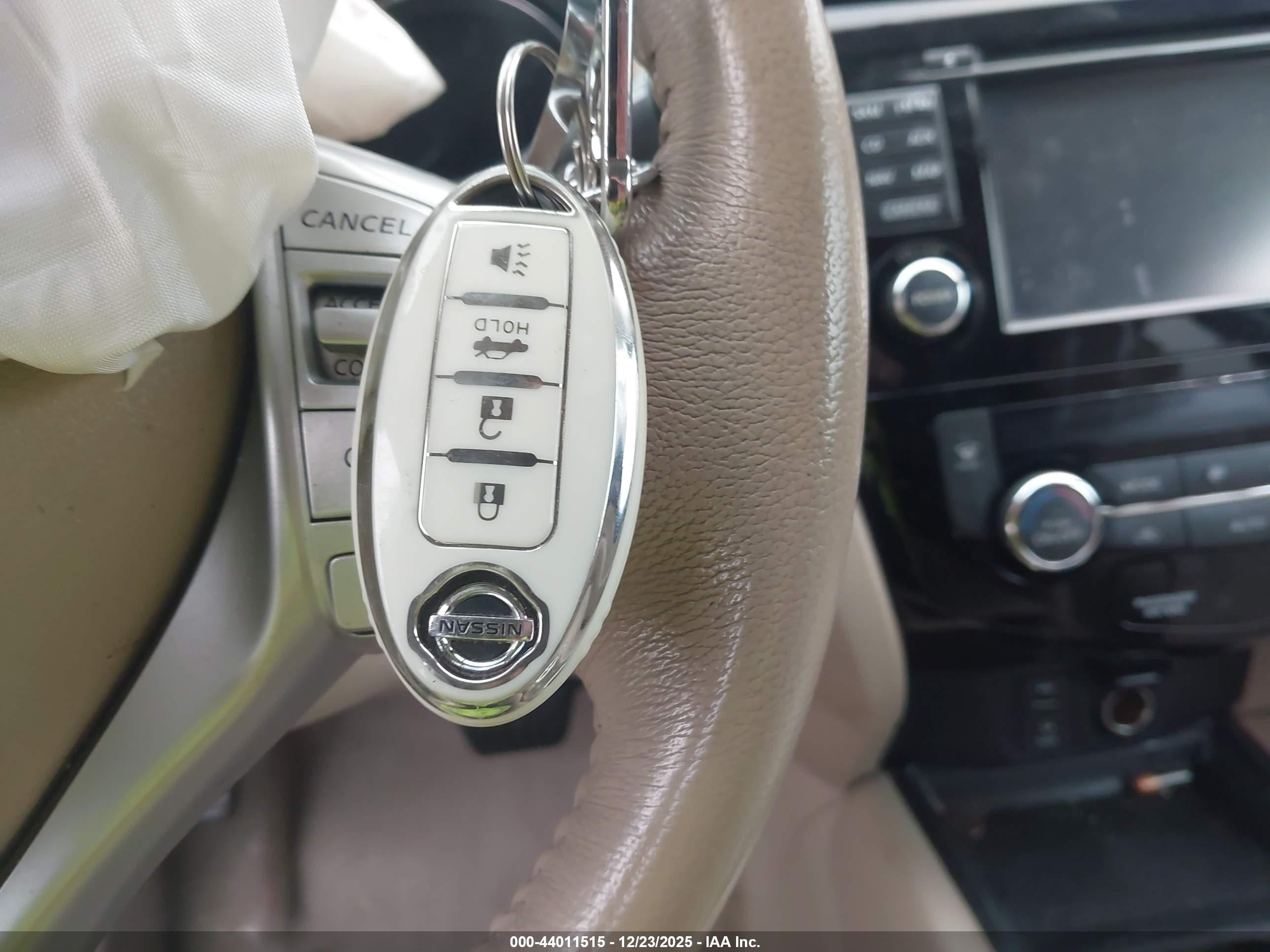 NISSAN ROGUE image 11