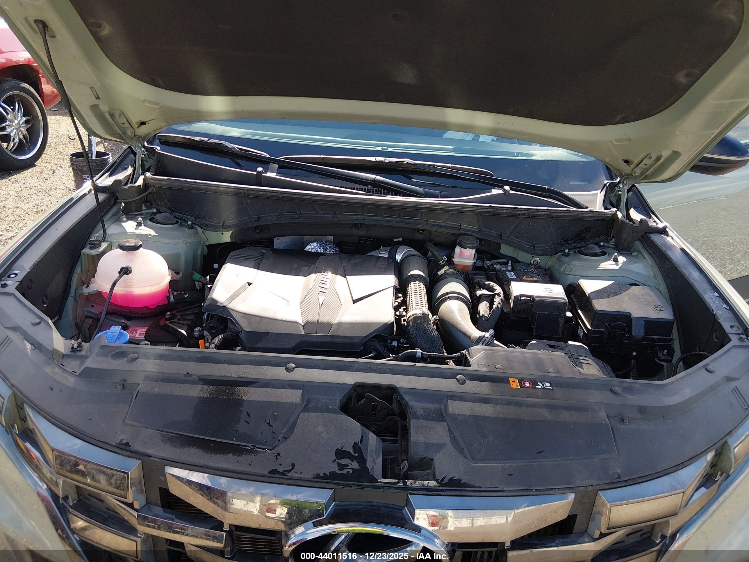 HYUNDAI SANTA image 10