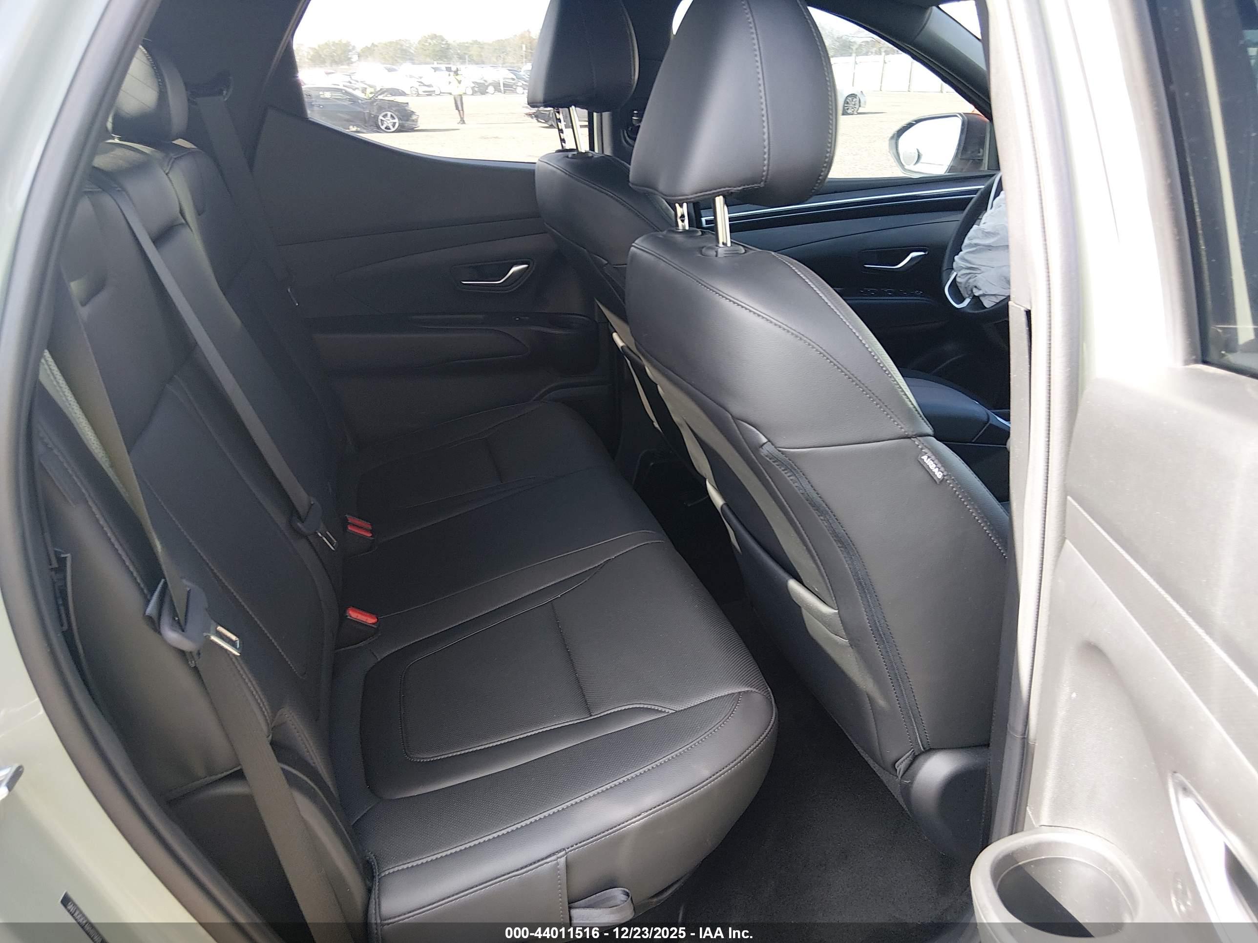 HYUNDAI SANTA image 8