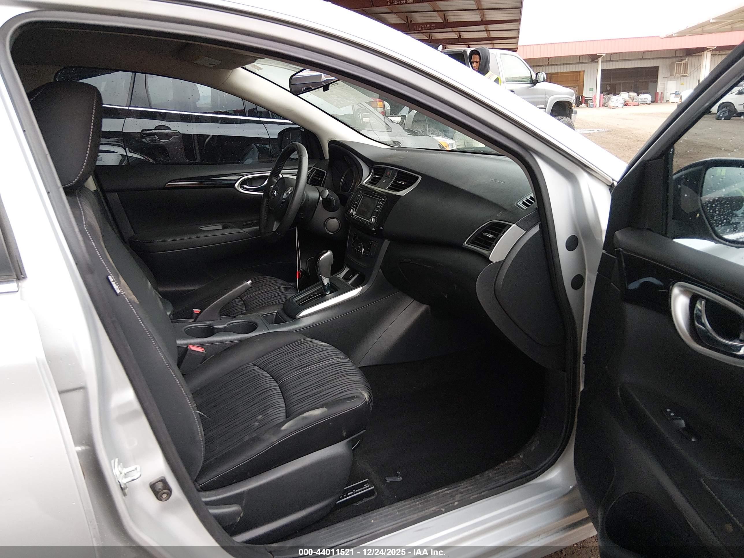 NISSAN SENTRA image 5