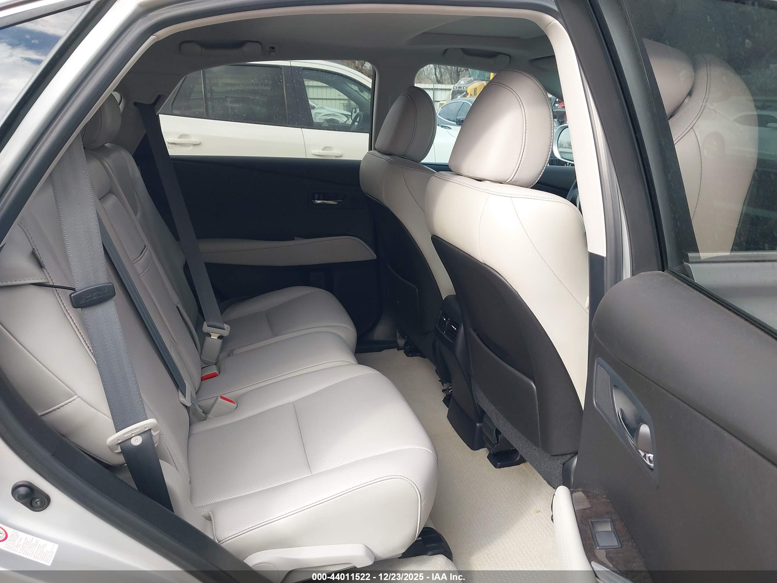 LEXUS RX image 8