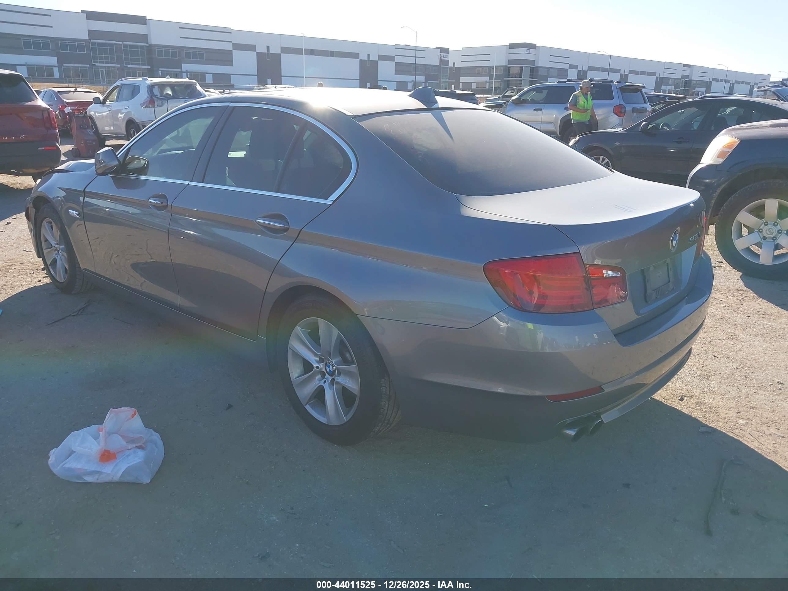 BMW 528I image 3