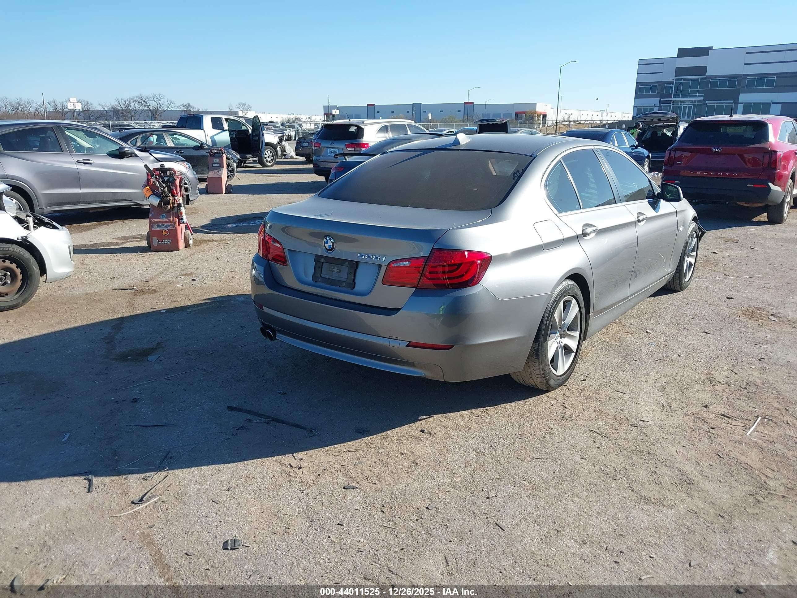 BMW 528I image 4