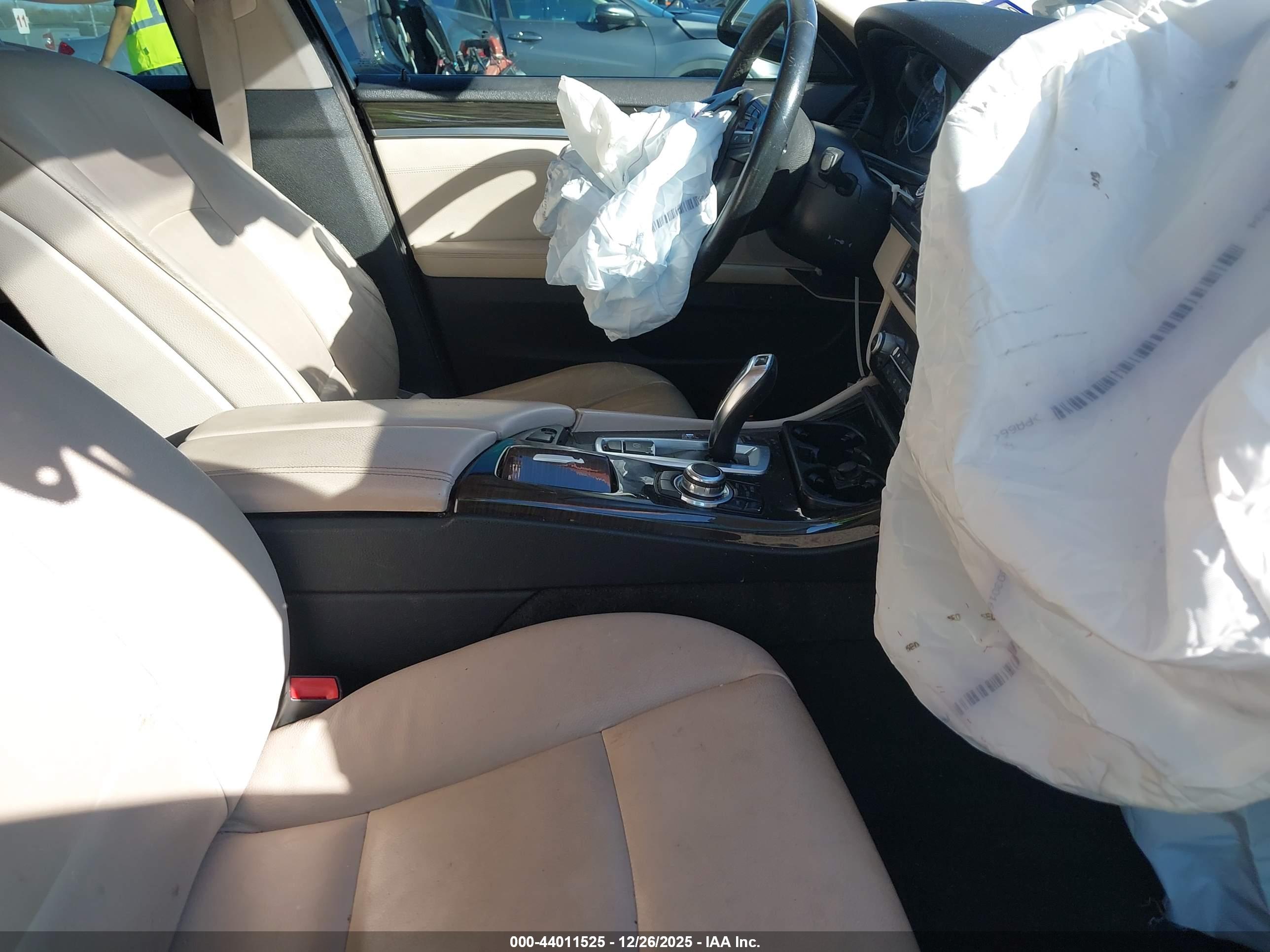 BMW 528I image 5