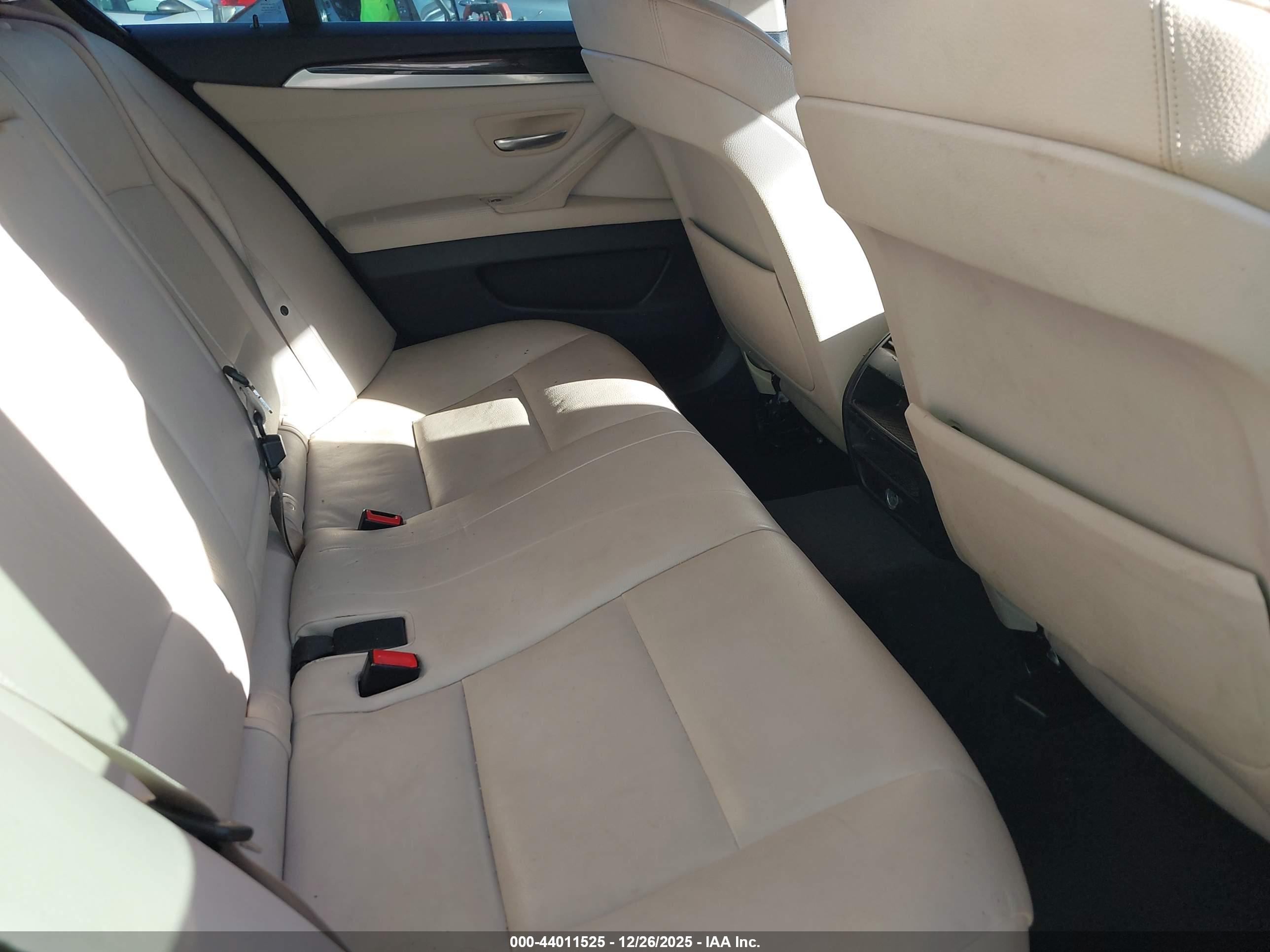 BMW 528I image 8