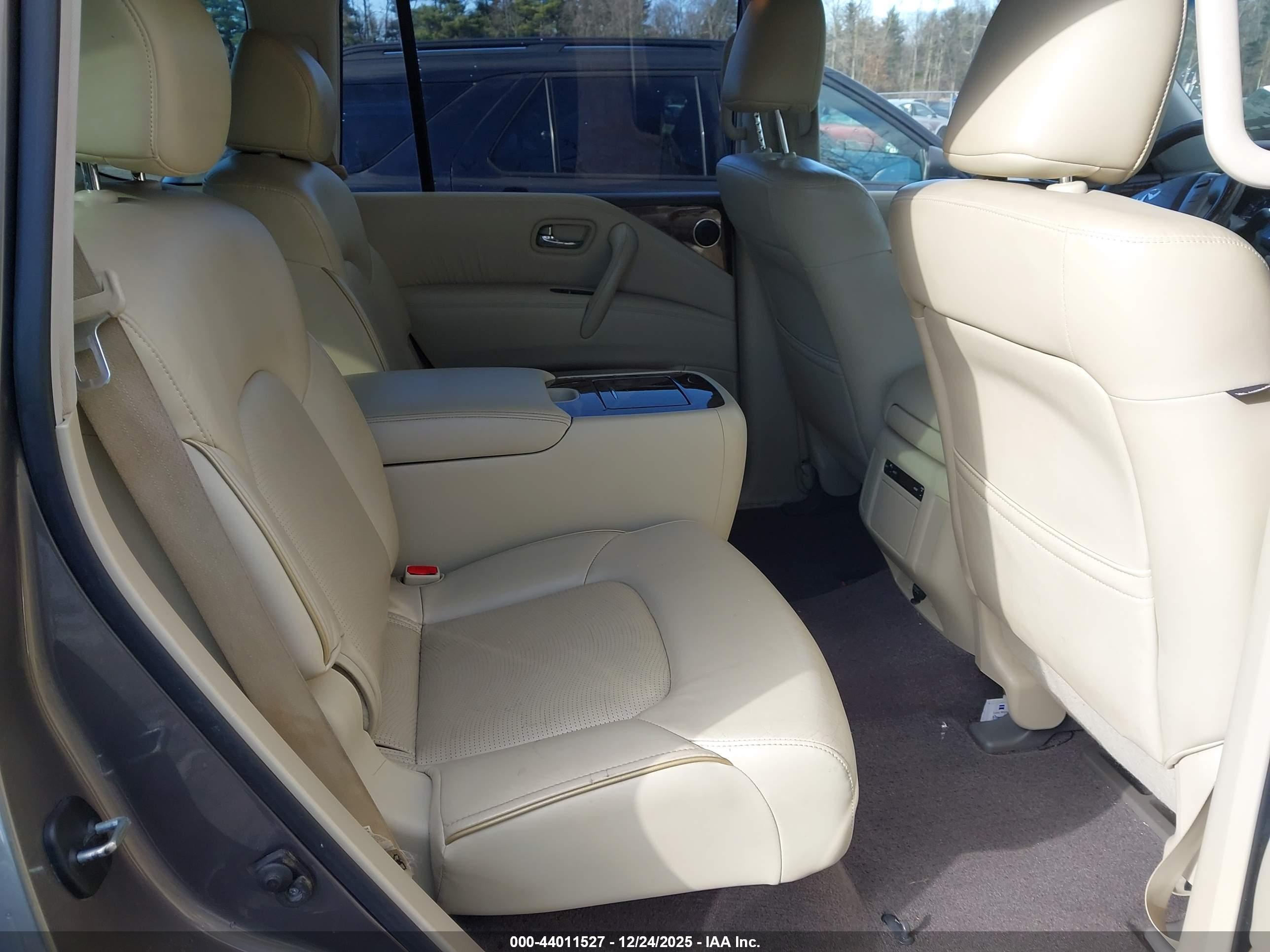 INFINITI QX80 image 8