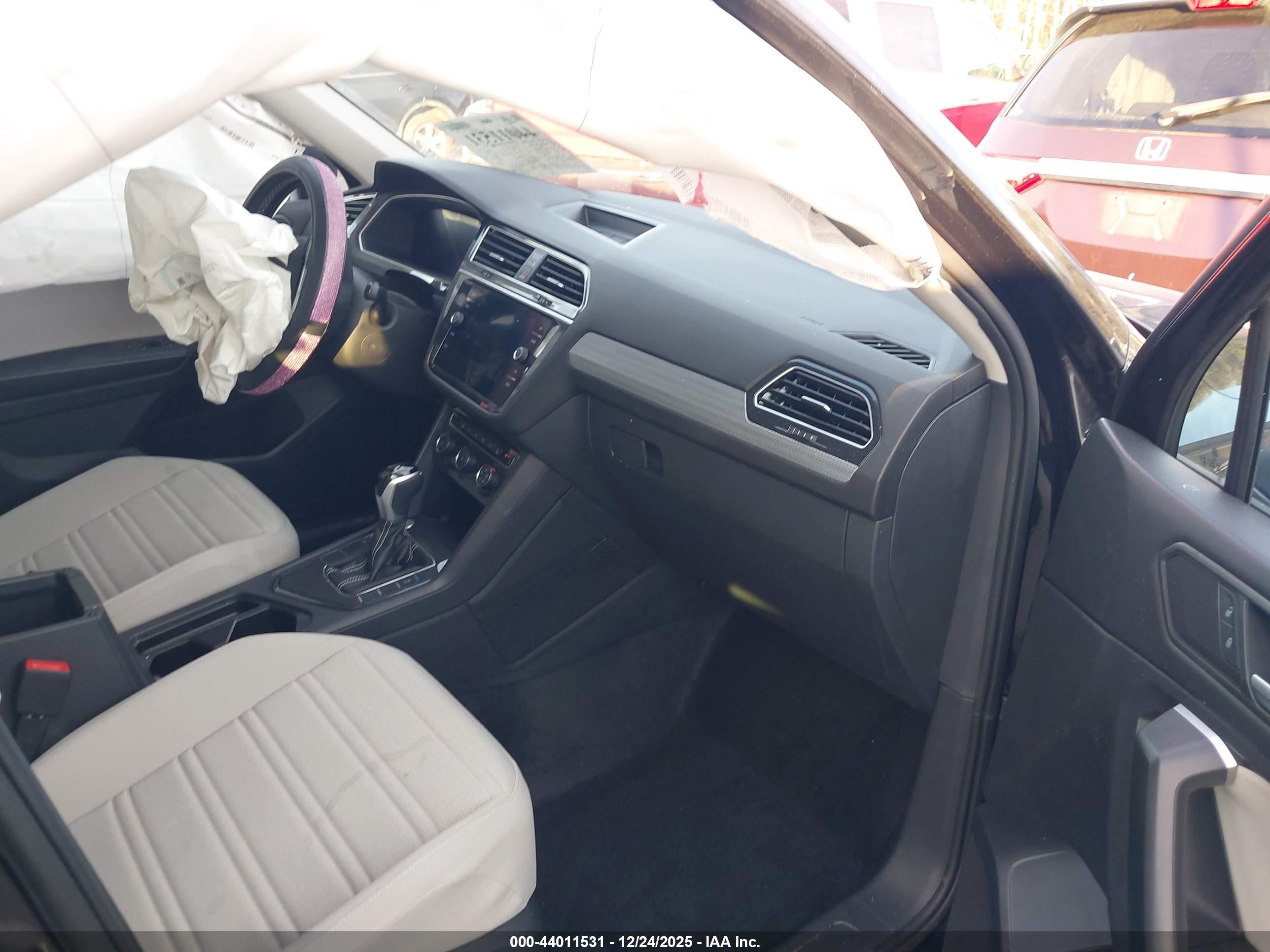 VOLKSWAGEN TIGUAN image 5