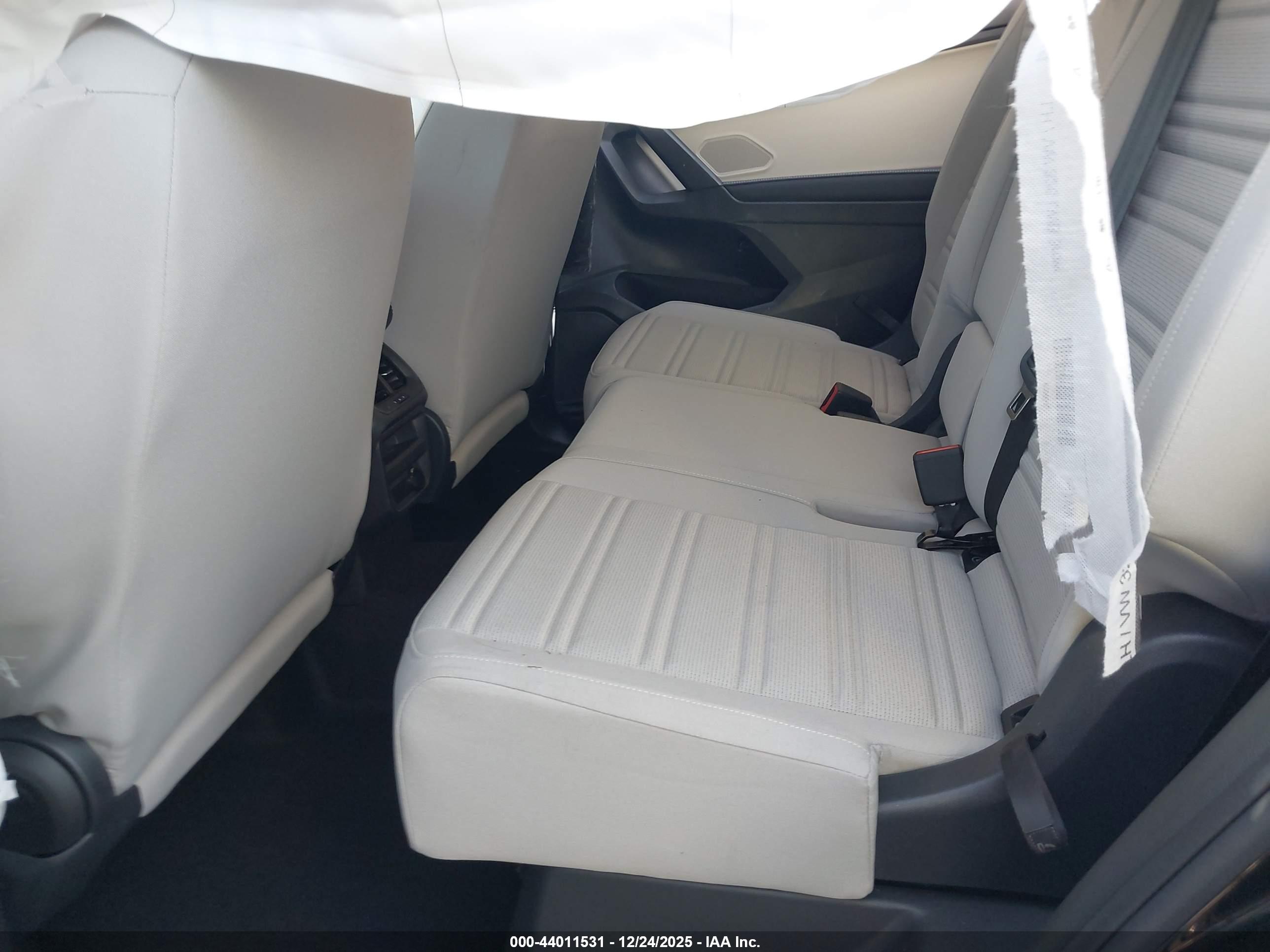 VOLKSWAGEN TIGUAN image 8
