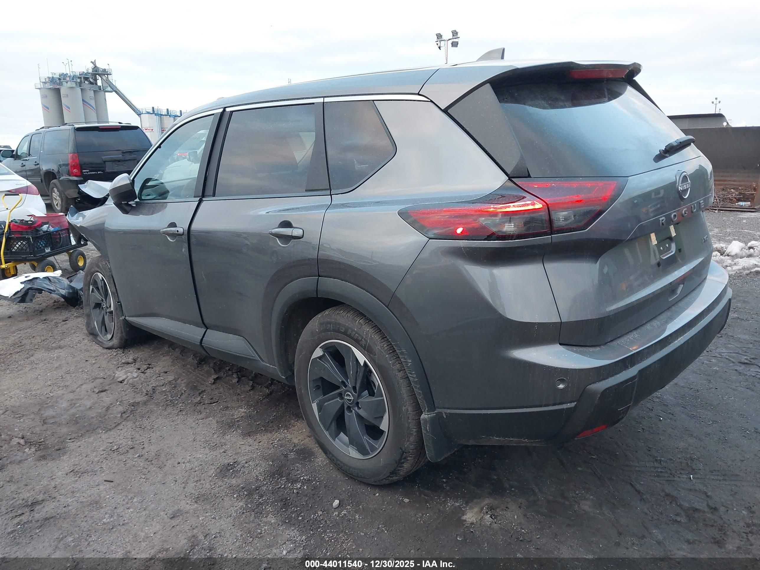 NISSAN ROGUE image 3