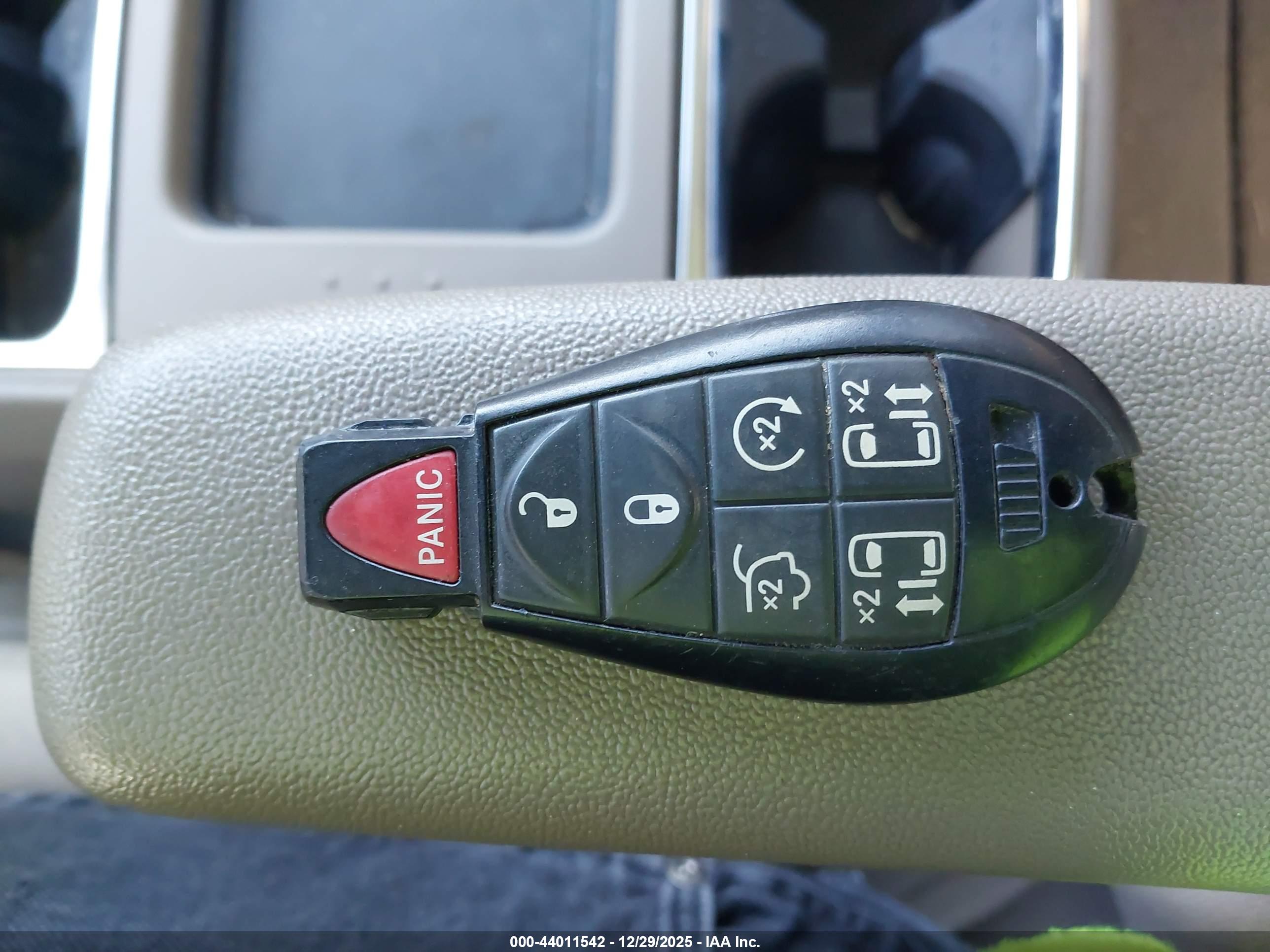 CHRYSLER TOWN image 11