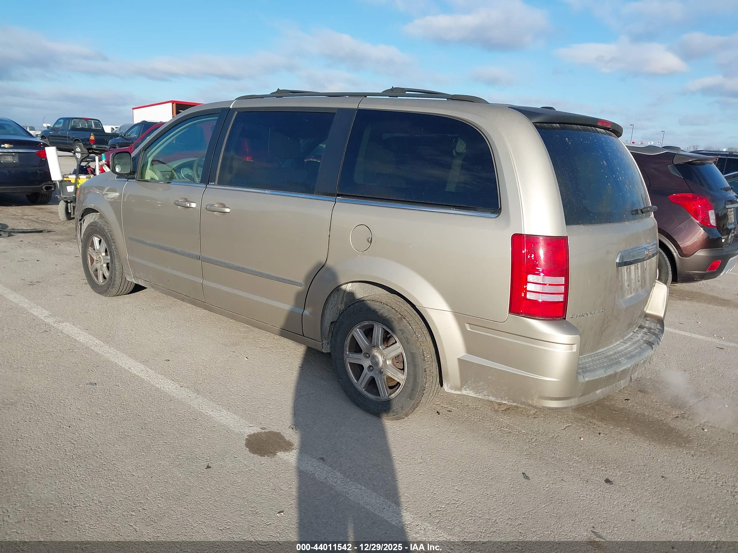 CHRYSLER TOWN image 3