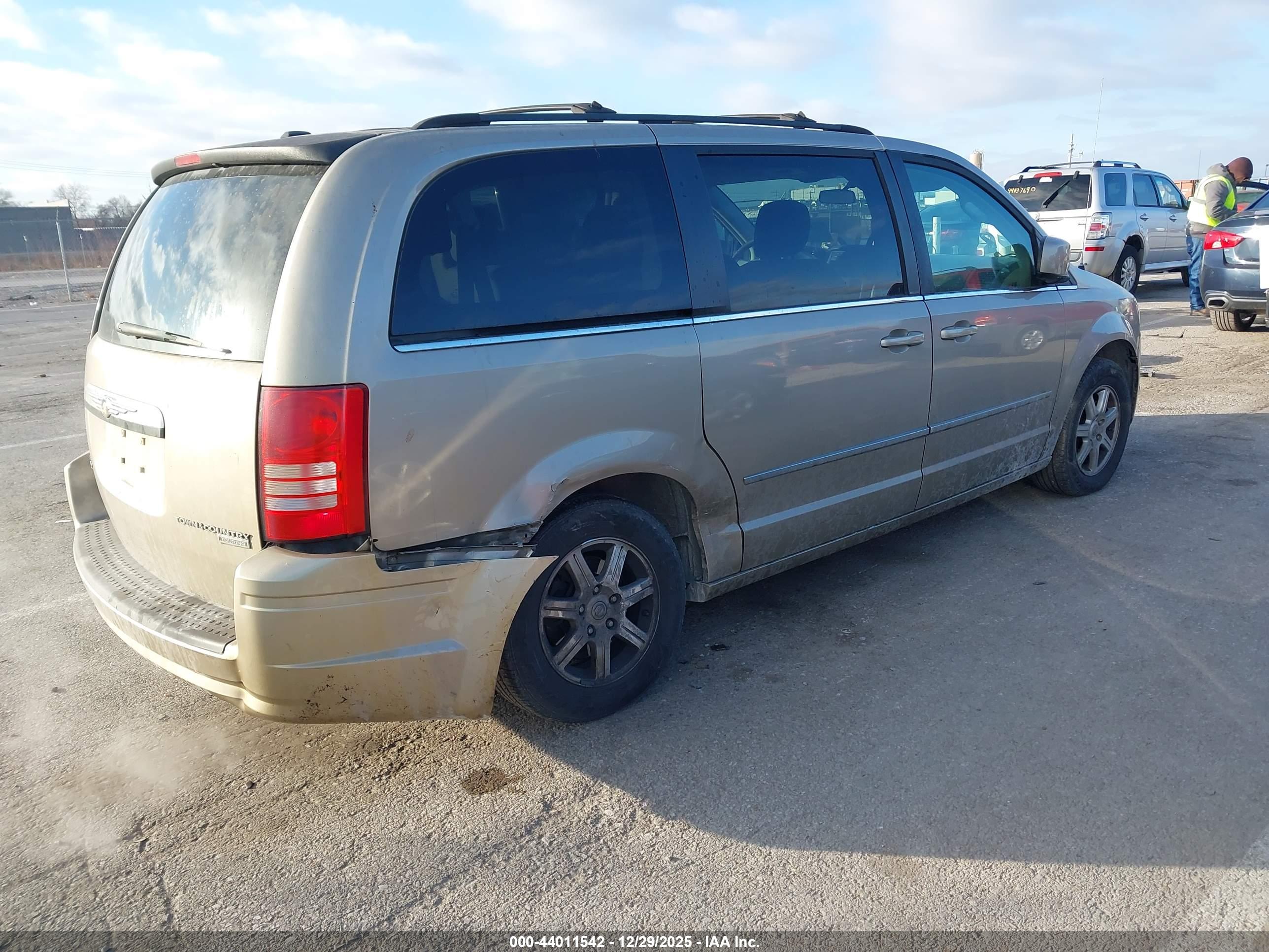 CHRYSLER TOWN image 4
