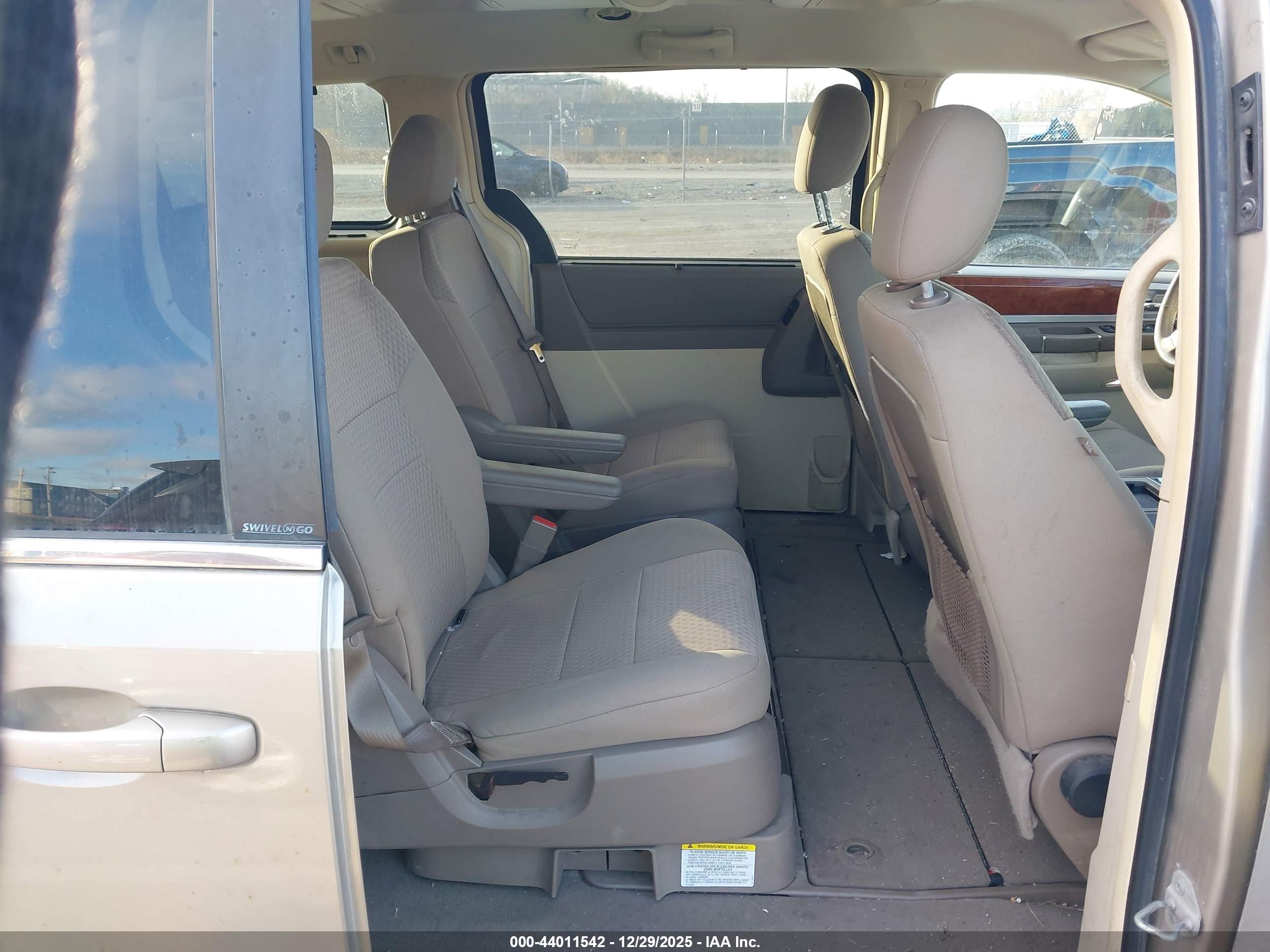 CHRYSLER TOWN image 8