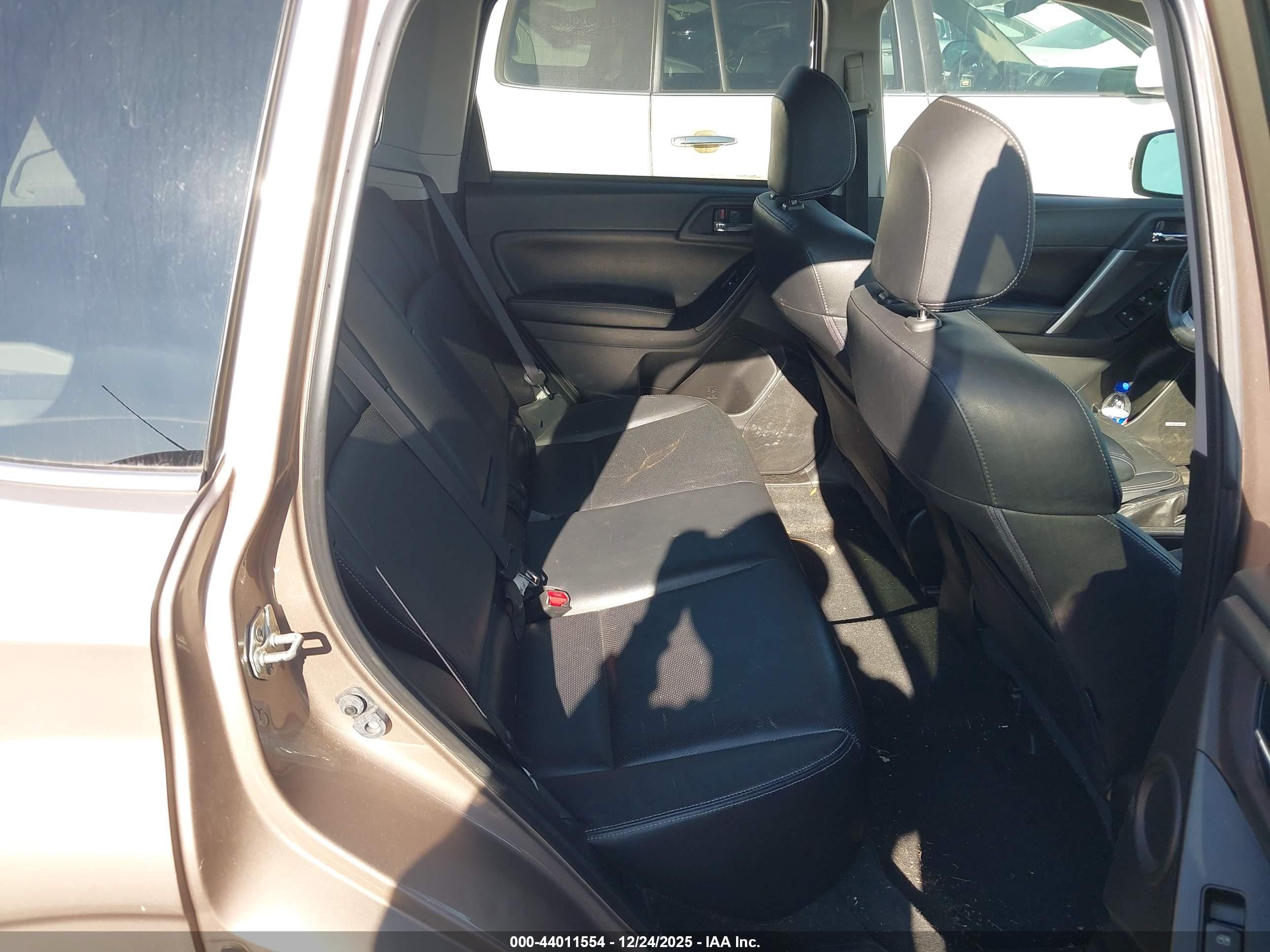 SUBARU FORESTER image 8