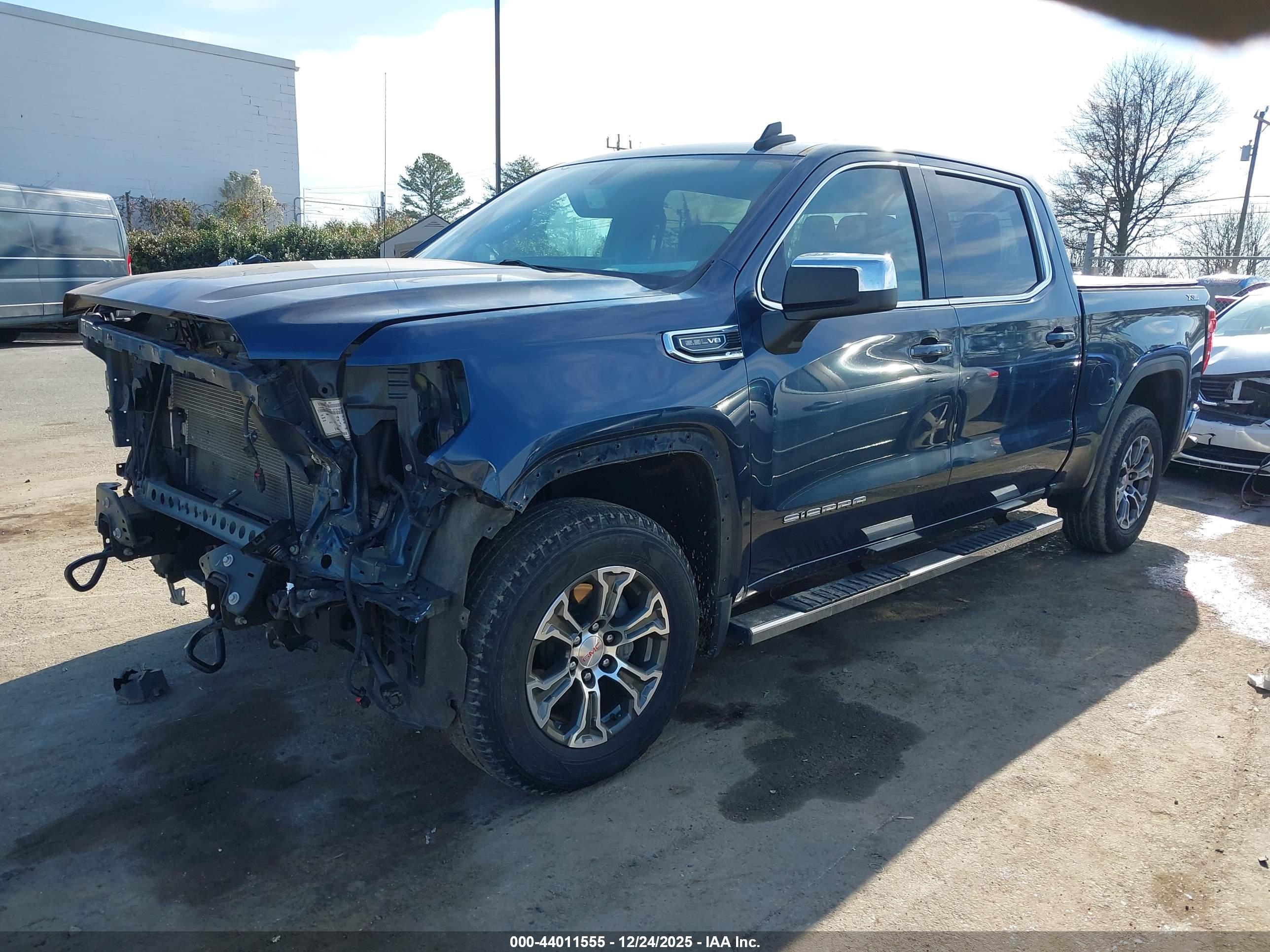 GMC SIERRA image 2