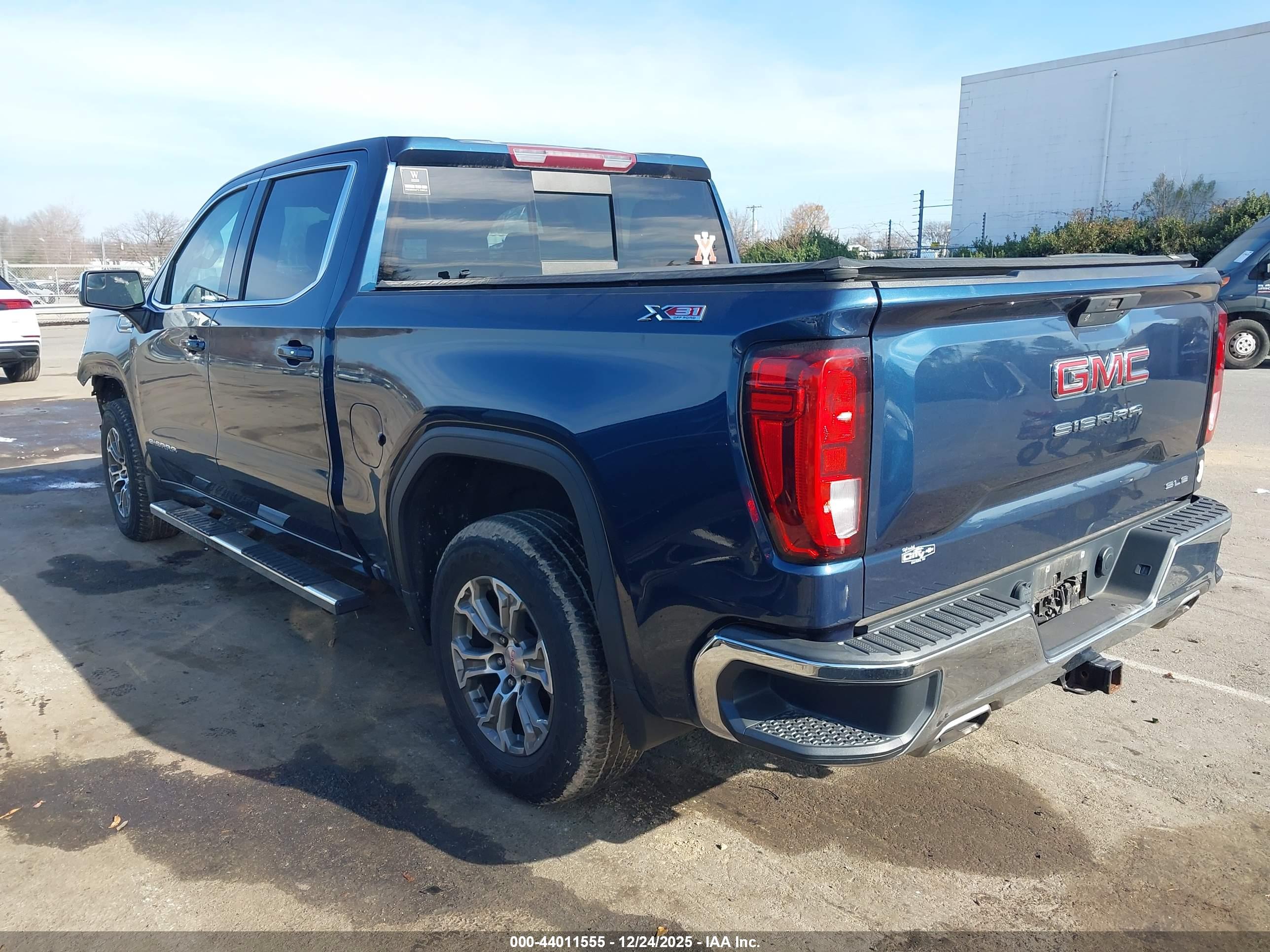 GMC SIERRA image 3