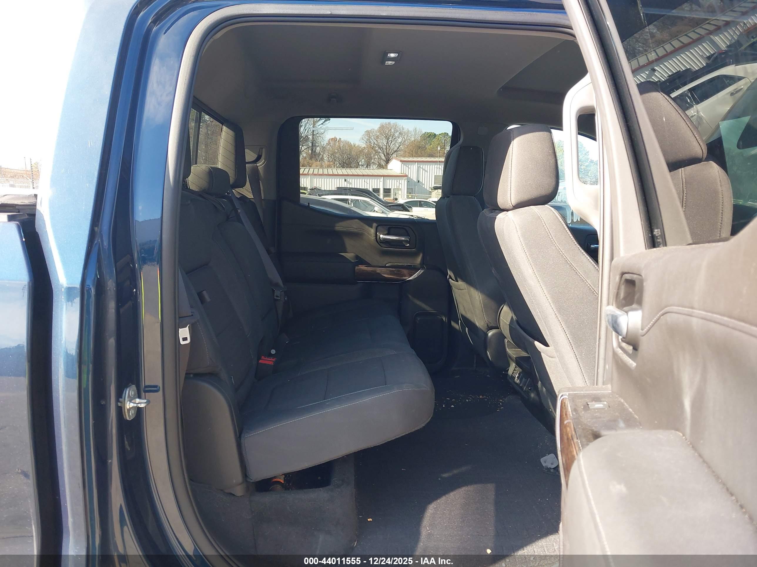 GMC SIERRA image 8