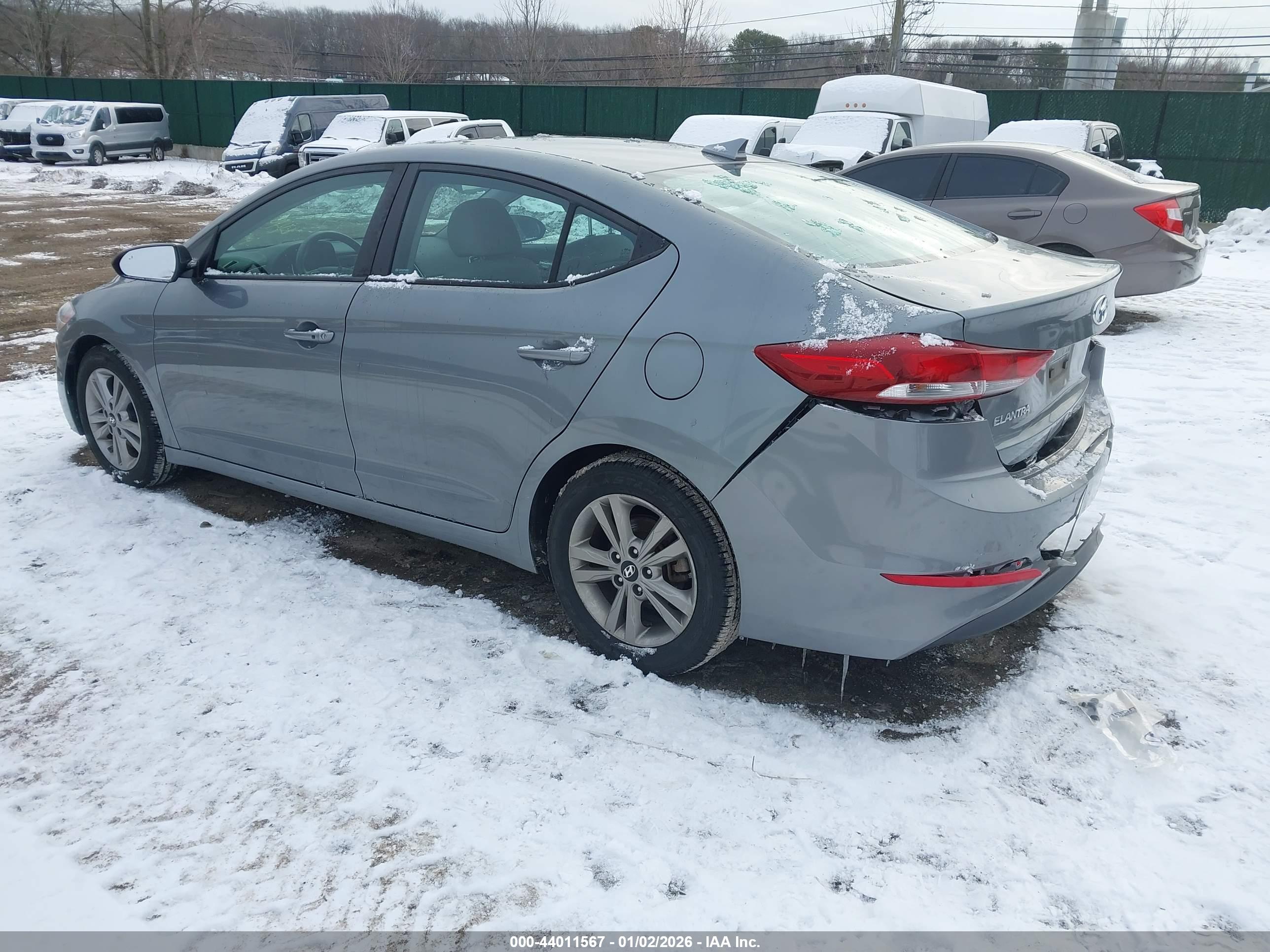 HYUNDAI ELANTRA image 3