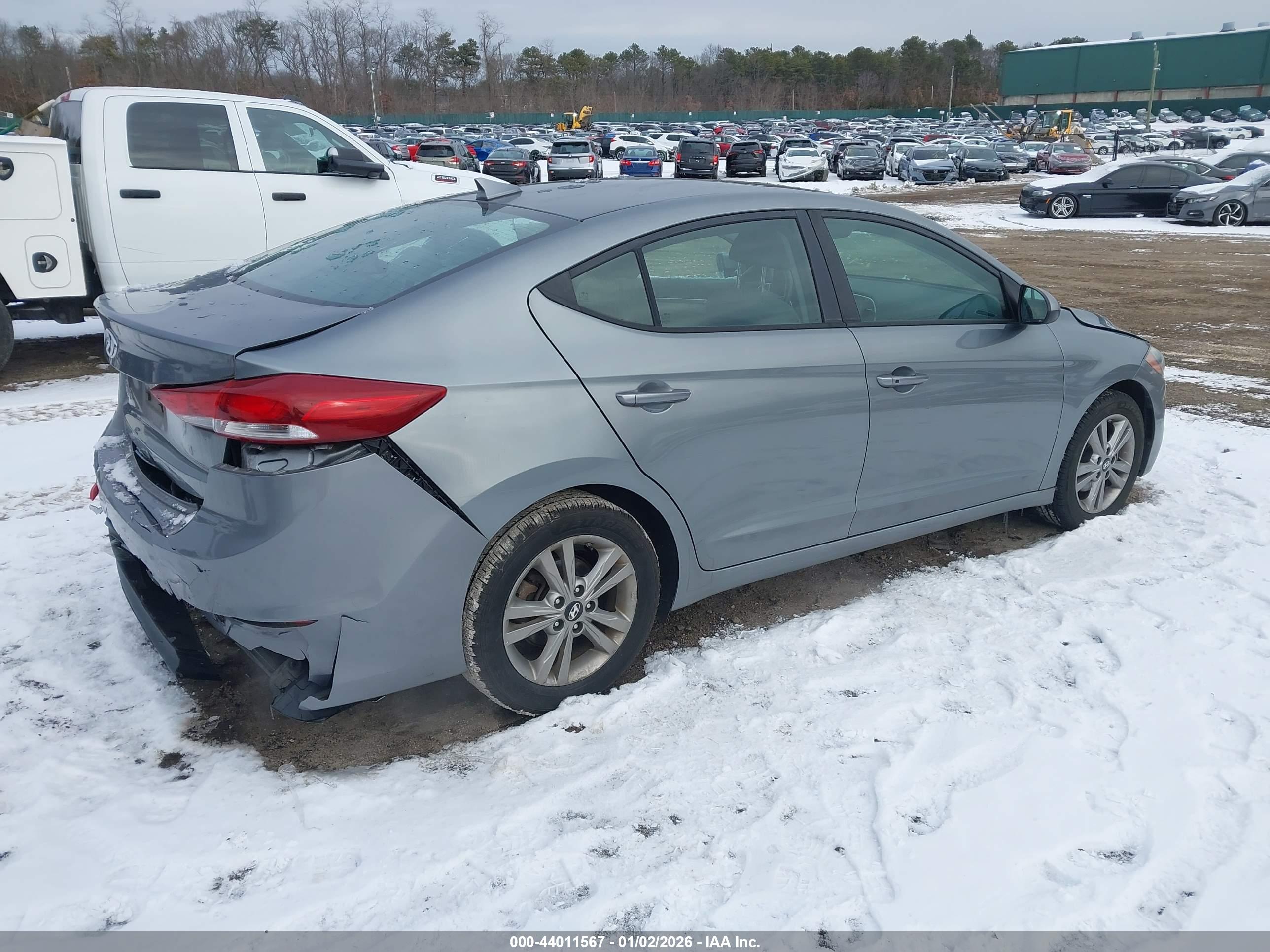 HYUNDAI ELANTRA image 4
