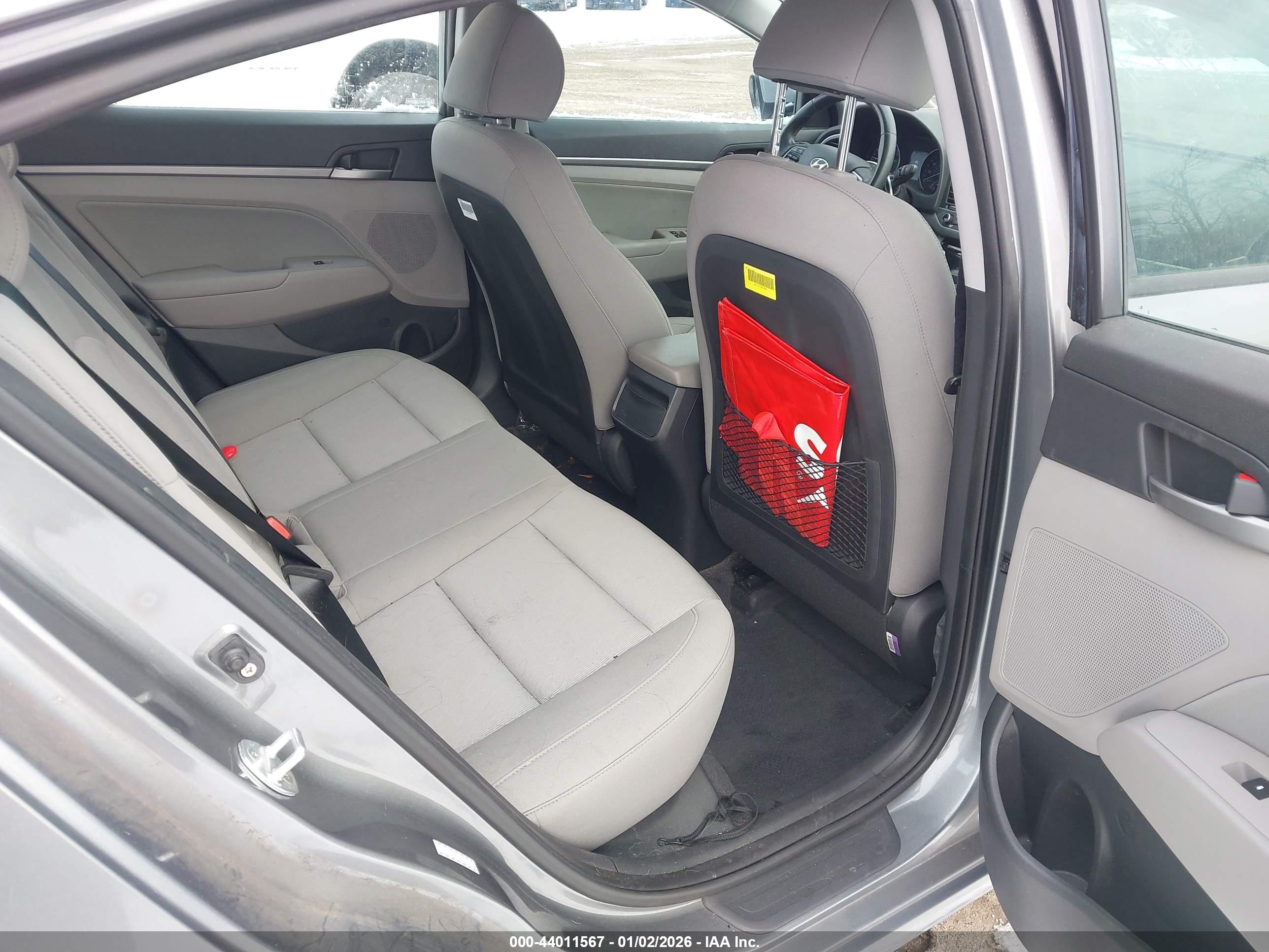 HYUNDAI ELANTRA image 8