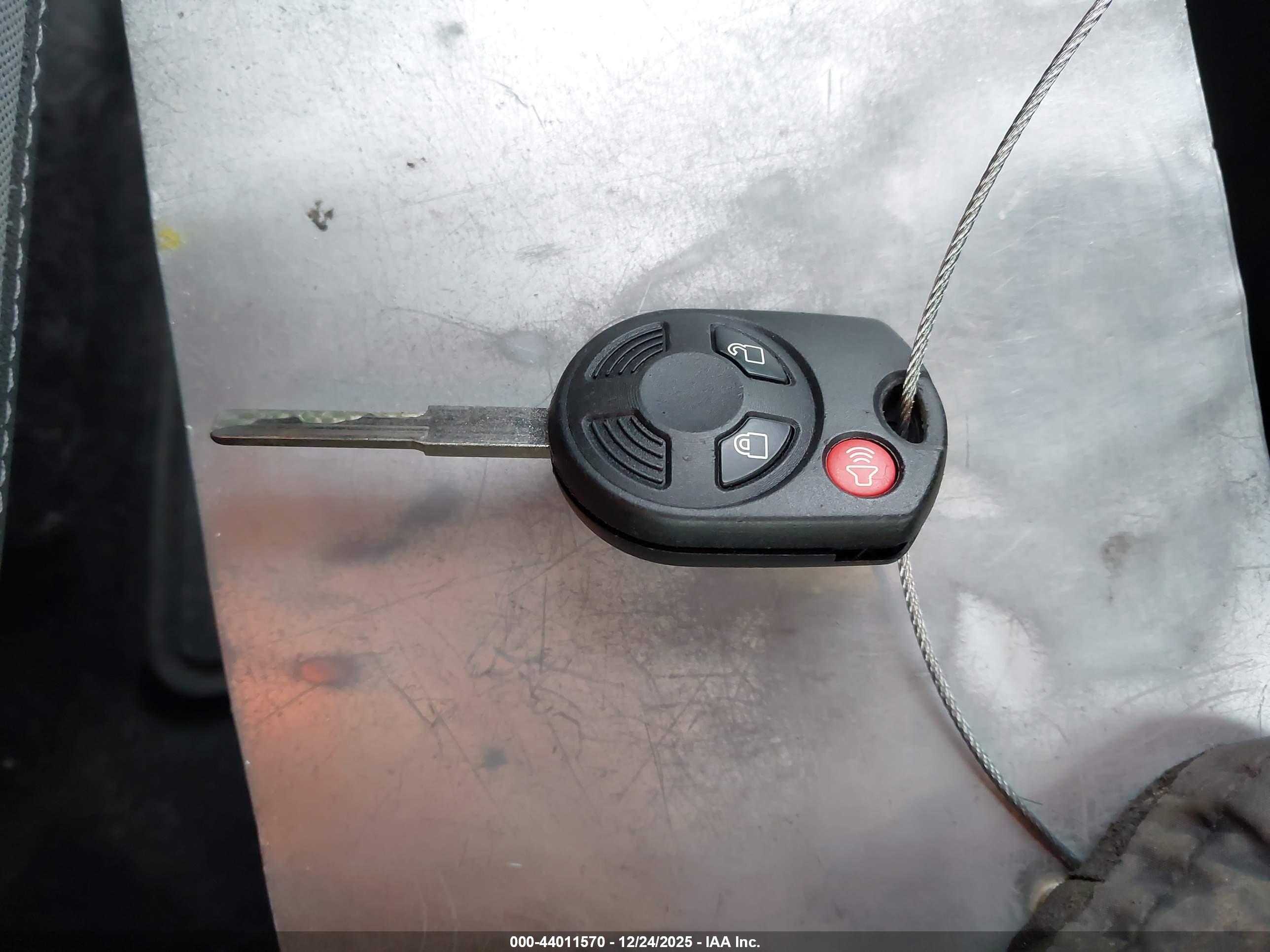 FORD ESCAPE image 11