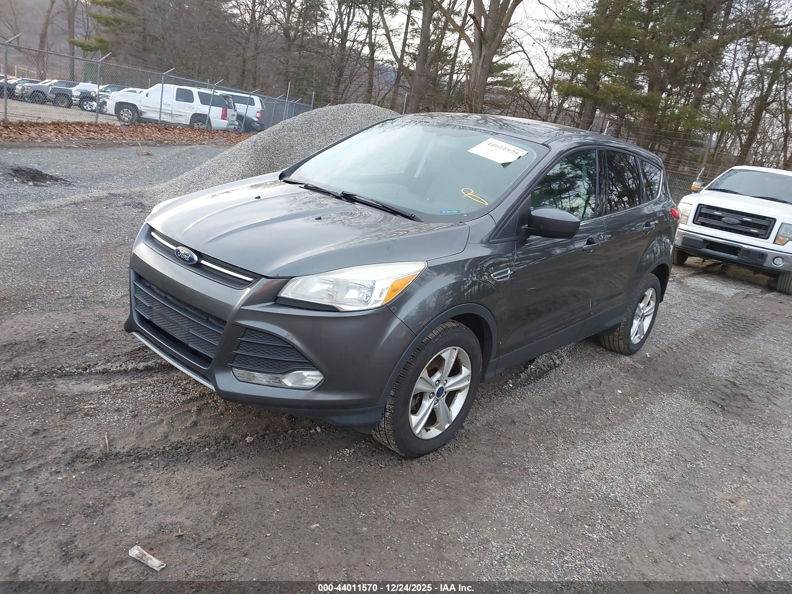 FORD ESCAPE image 2