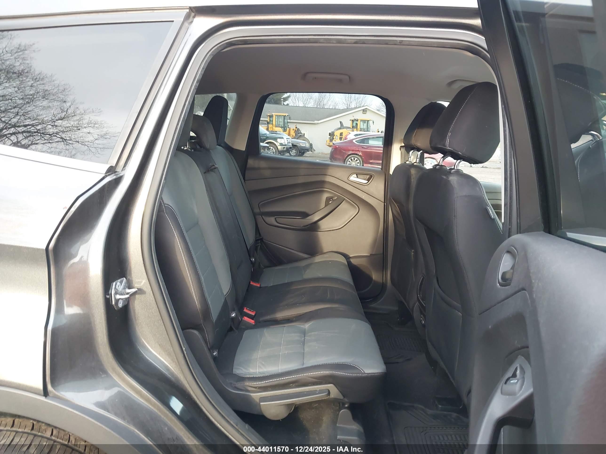 FORD ESCAPE image 8