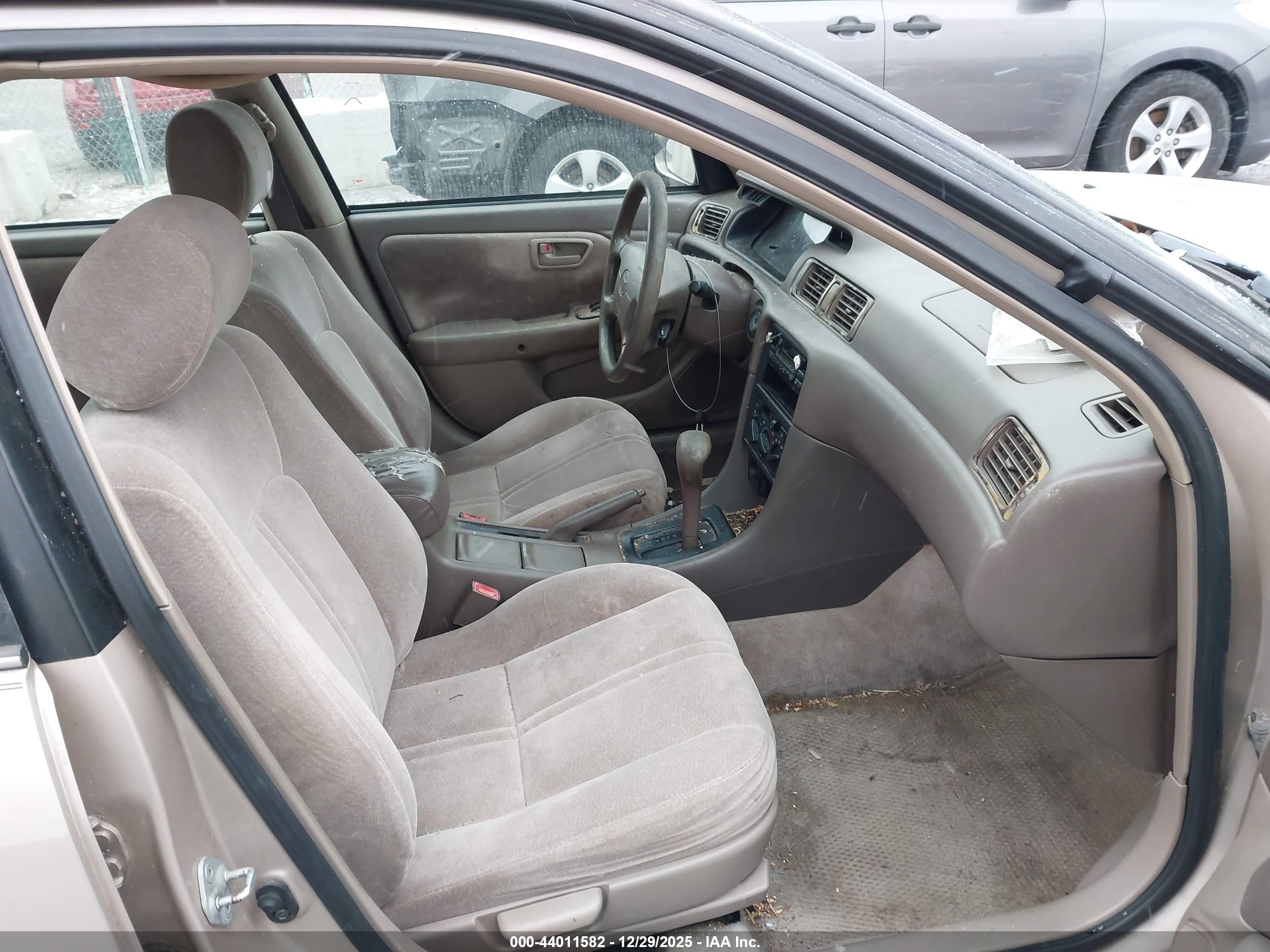 TOYOTA CAMRY image 5