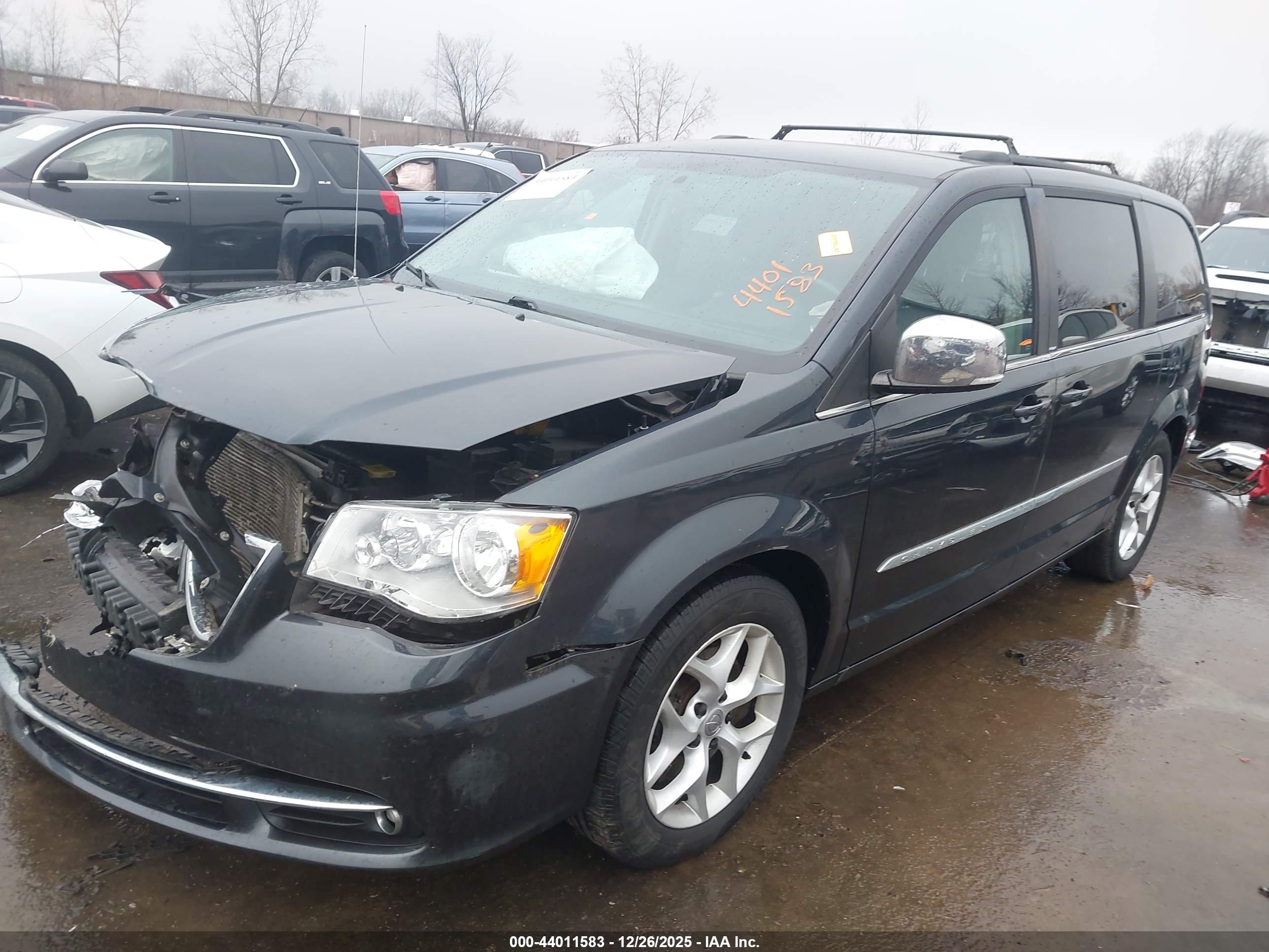 CHRYSLER TOWN image 2