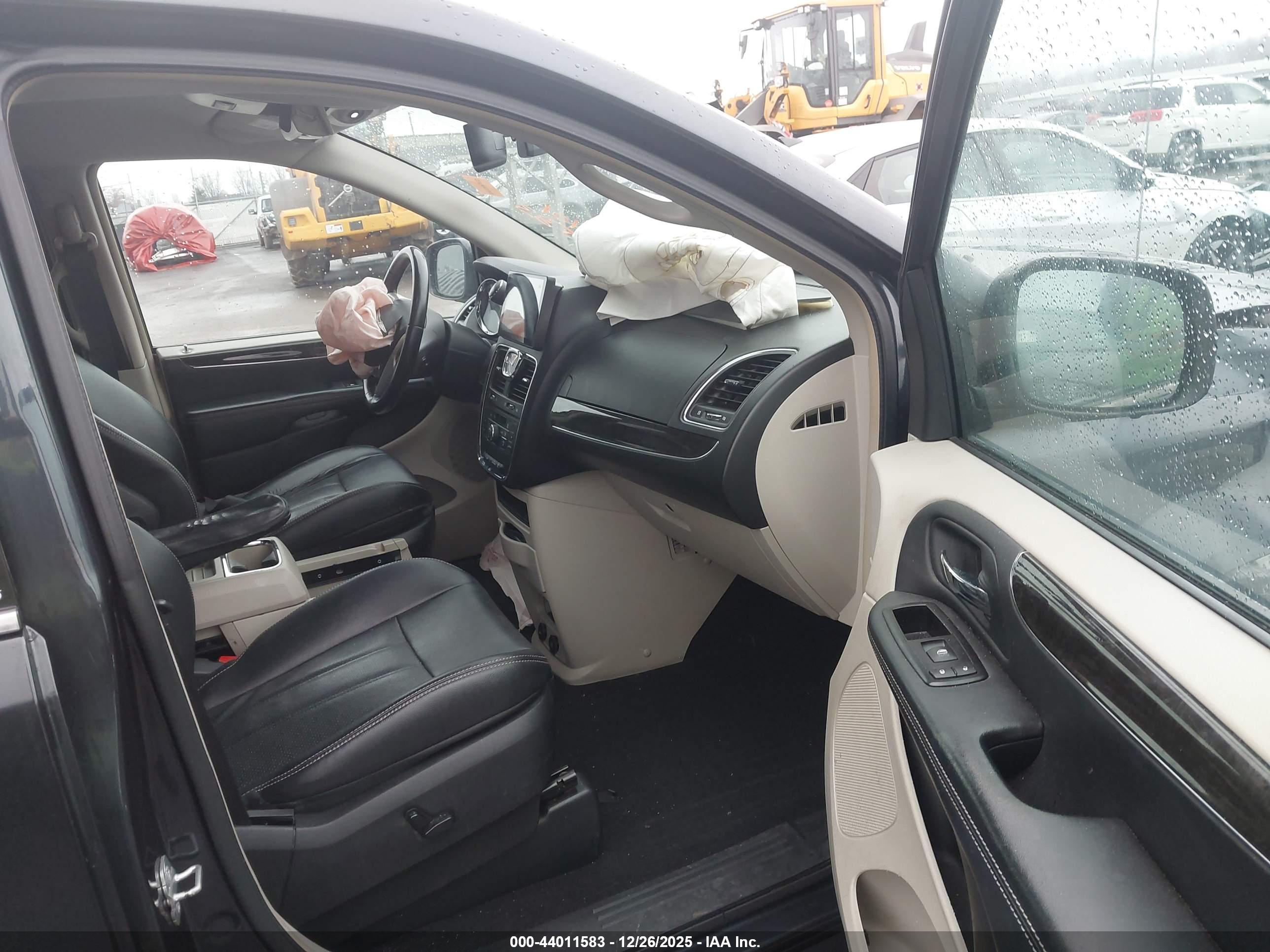 CHRYSLER TOWN image 5