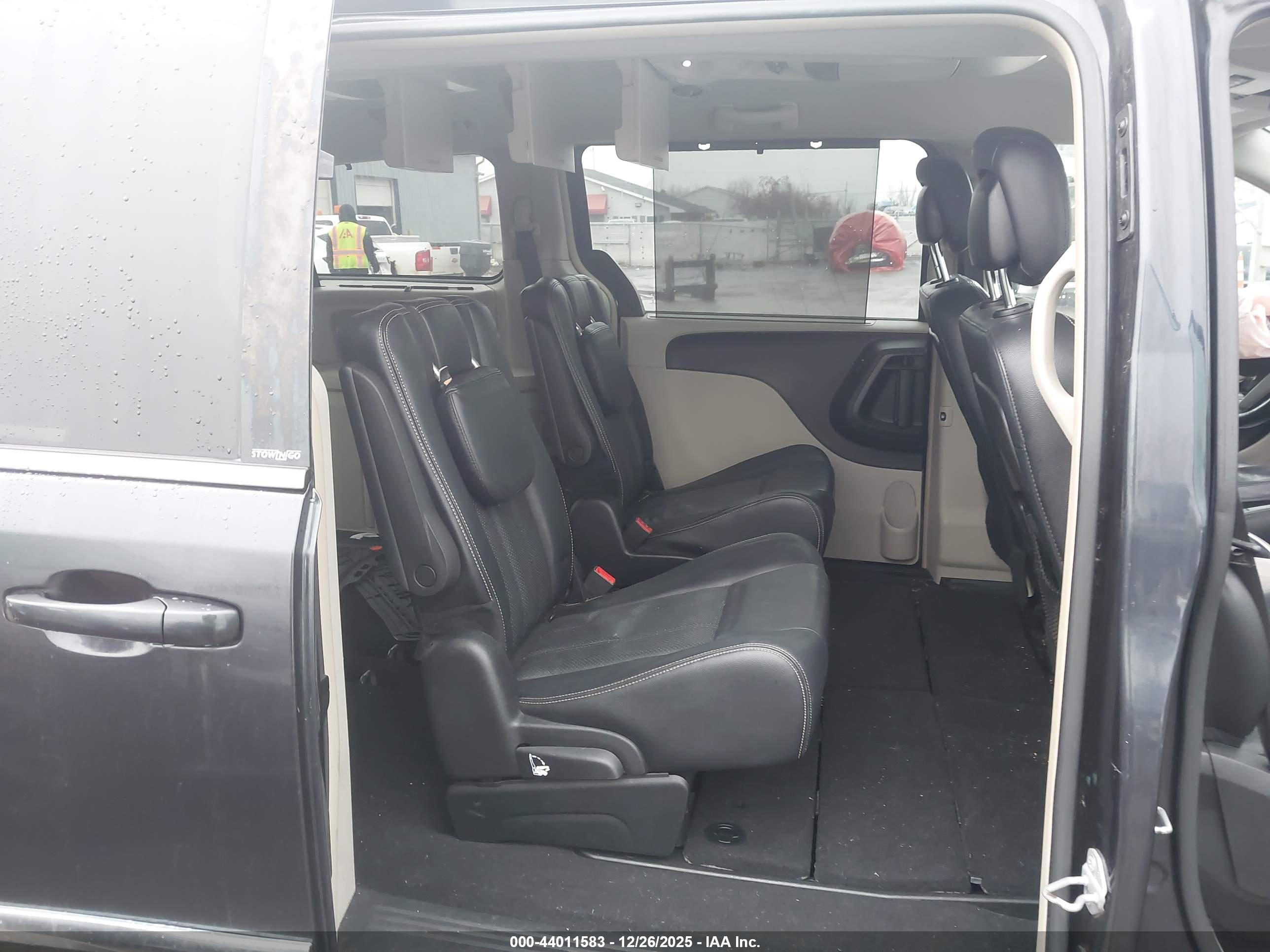 CHRYSLER TOWN image 8