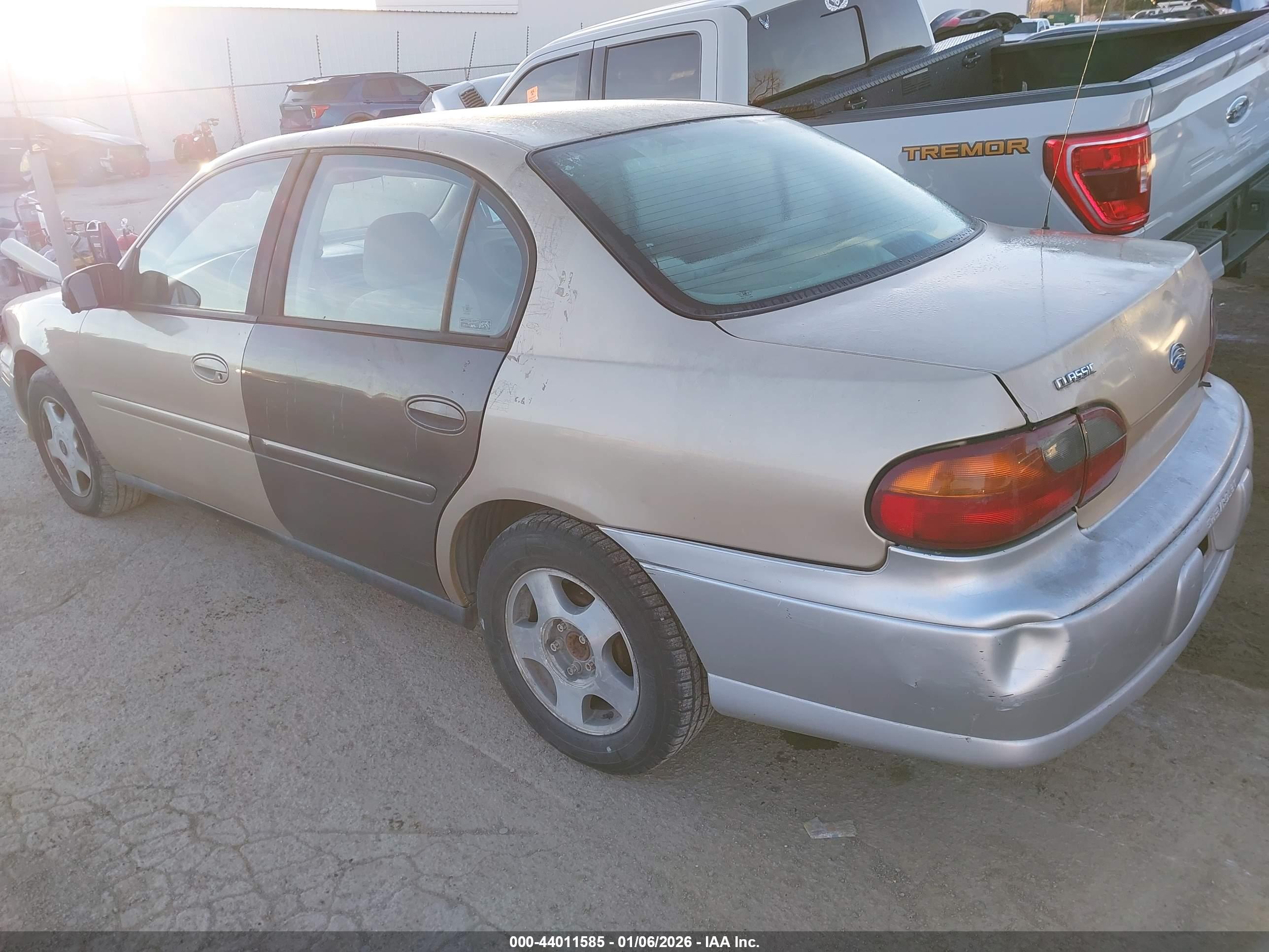 CHEVROLET CLASSIC image 3