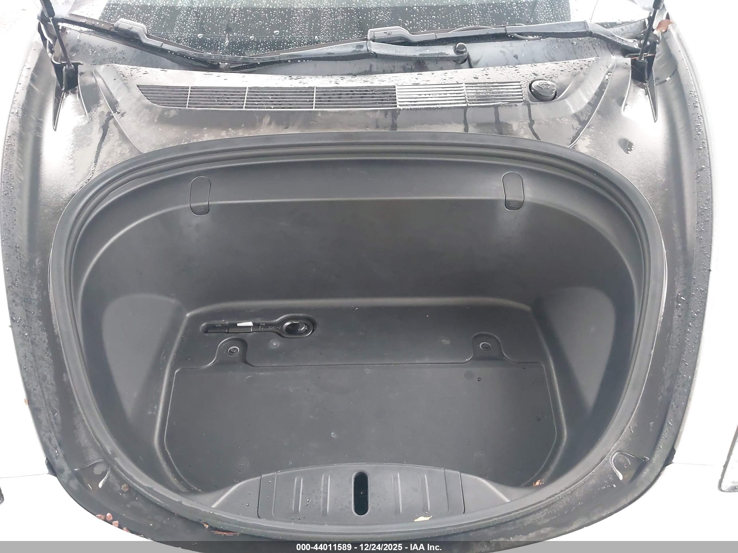 TESLA MODEL image 10