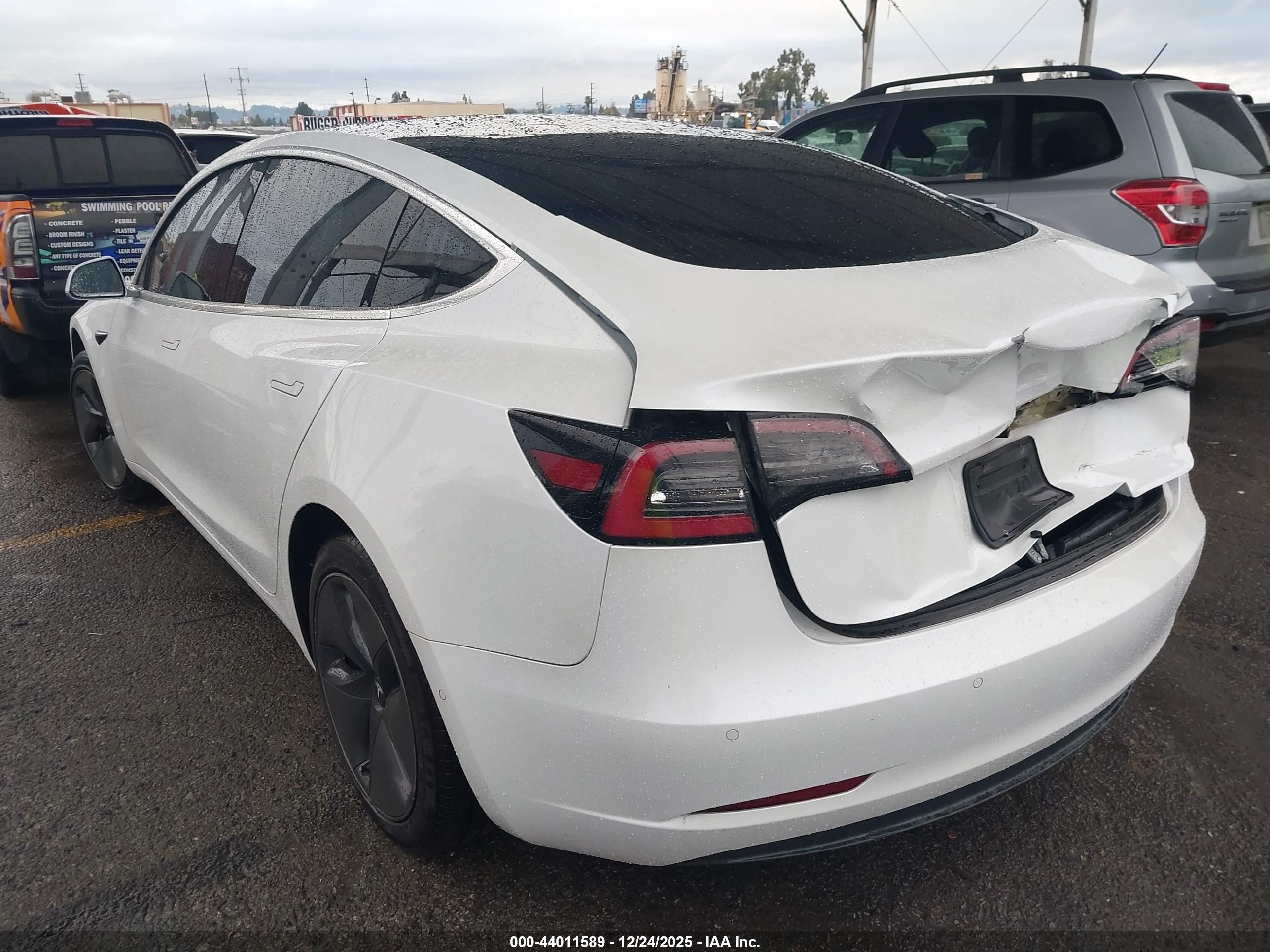 TESLA MODEL image 3