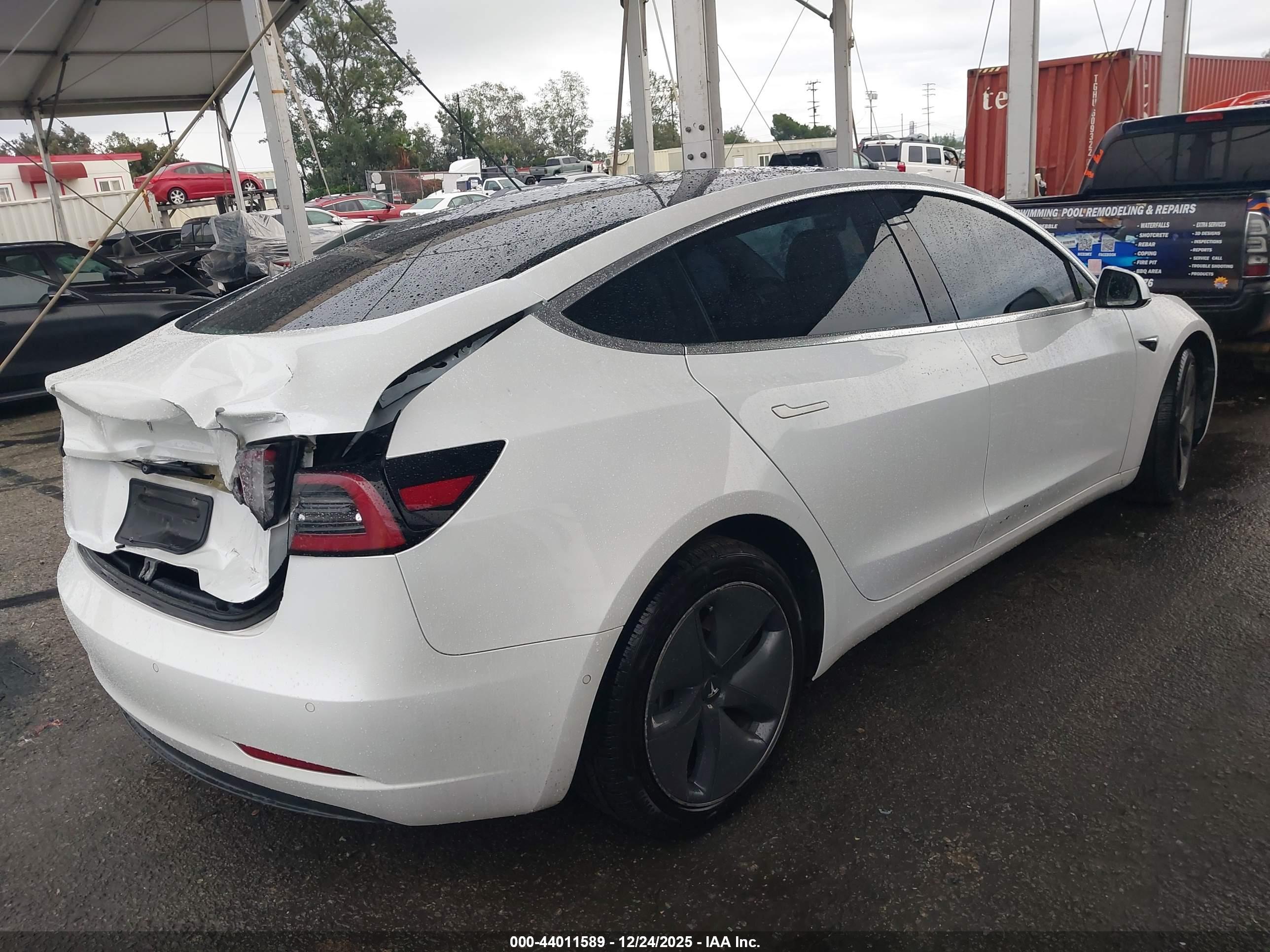TESLA MODEL image 4
