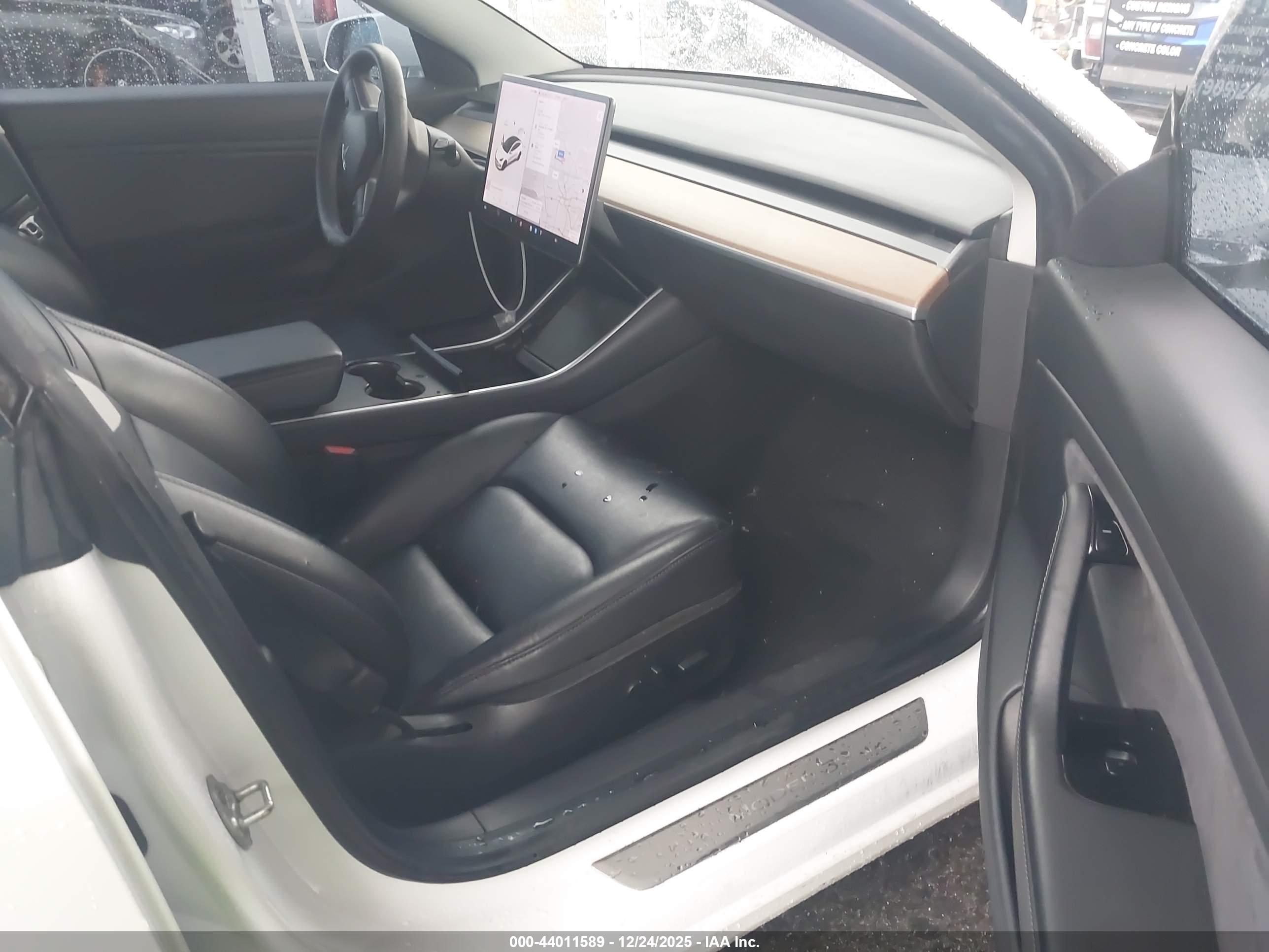 TESLA MODEL image 5