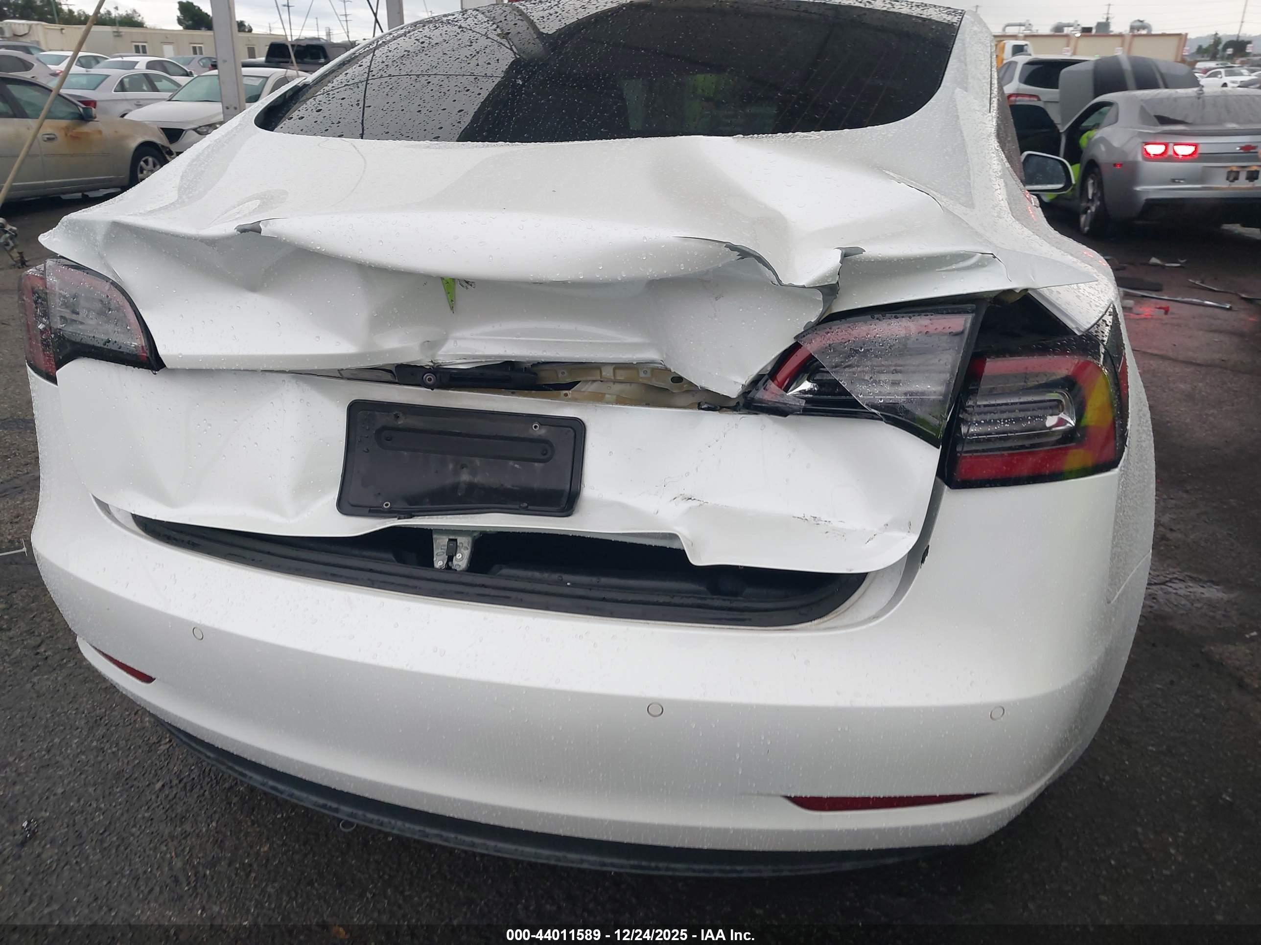TESLA MODEL image 6