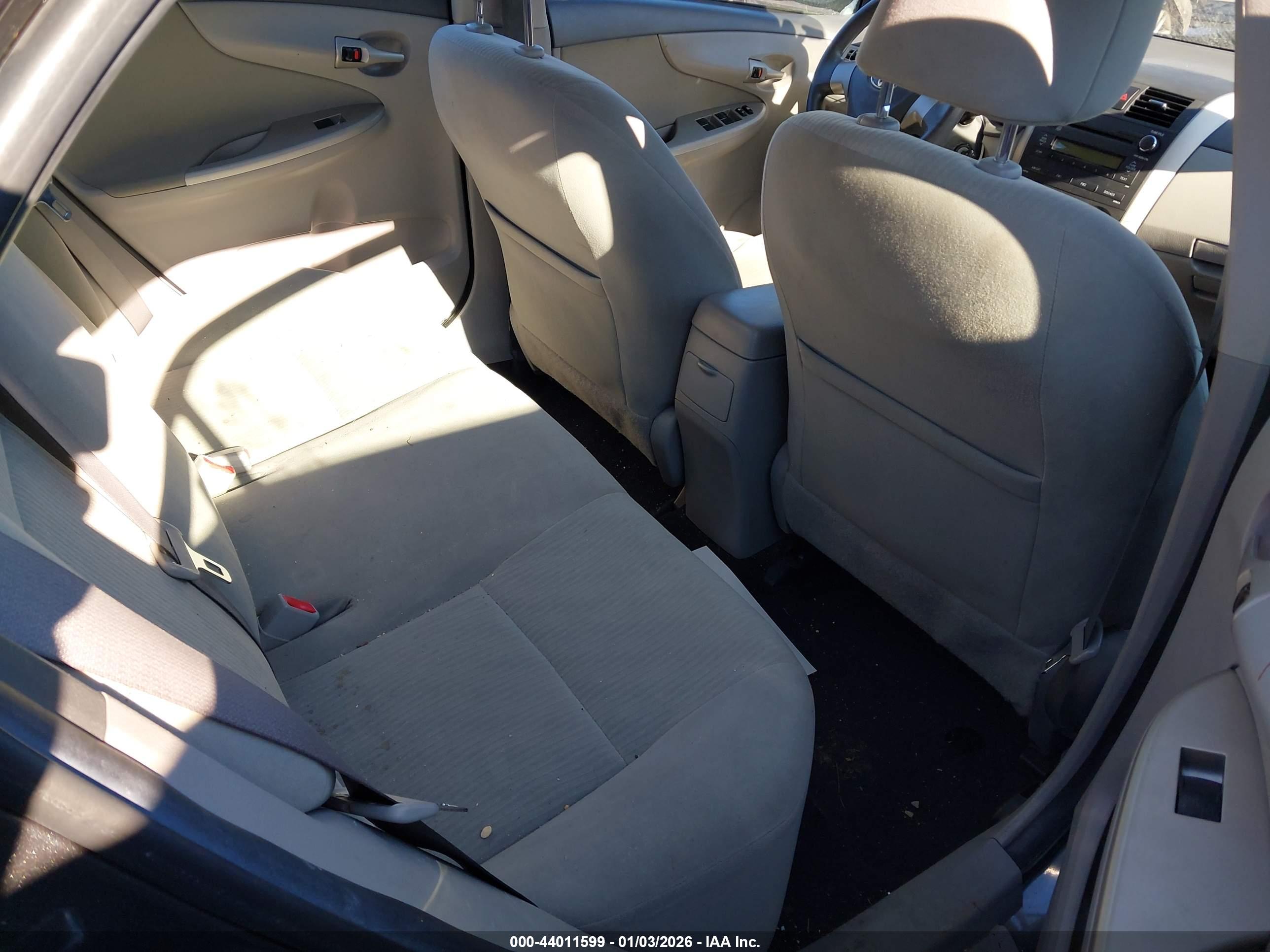 TOYOTA COROLLA image 8