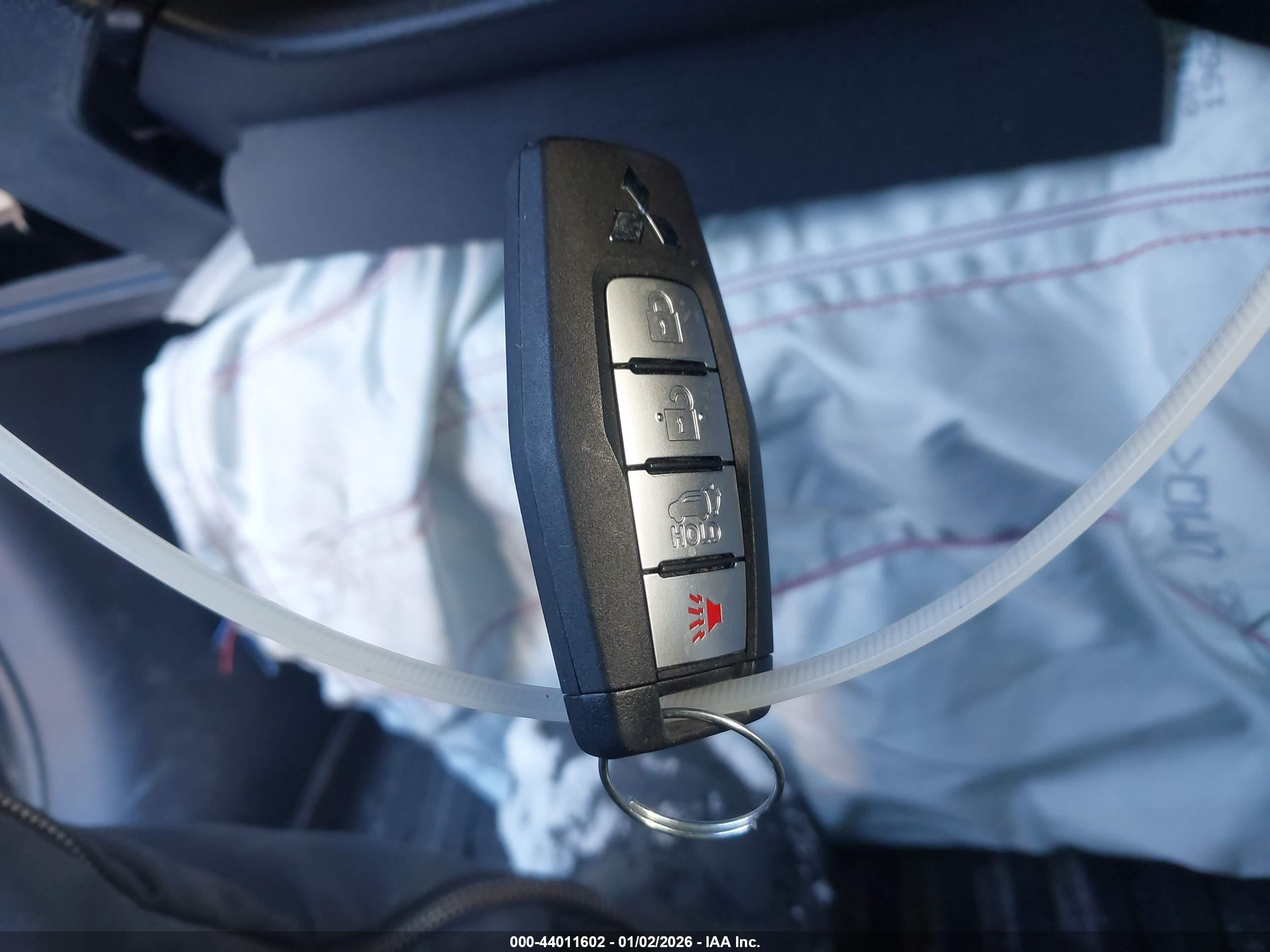 MITSUBISHI OUTLANDER image 11